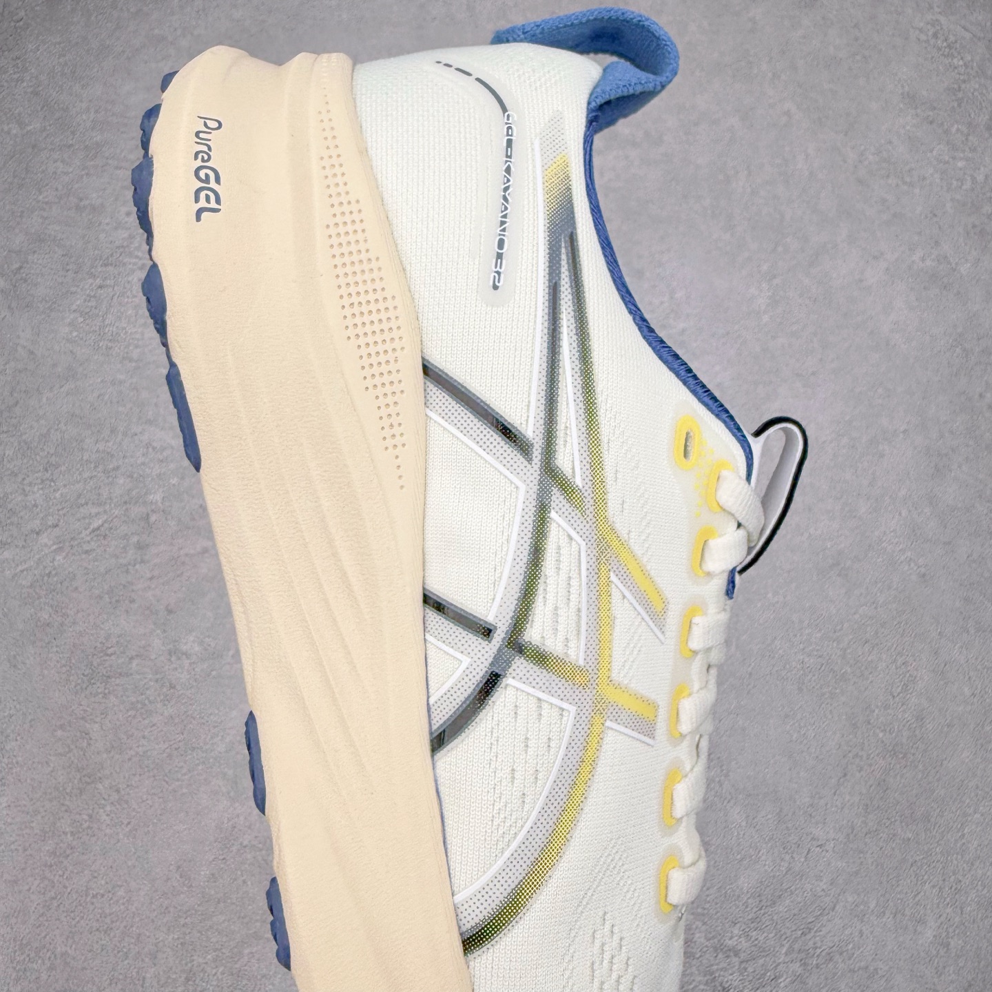 图片[6]-Asics Gel-Kayano 32 亚瑟士卡亚诺32代低帮专业有氧超轻量休闲运动全能慢跑鞋全球知名运动品牌ASICS正式推出新款GEL-KAYANO 32跑鞋，旨在通过全新稳定结构以提升产品可适性，满足跑者的足部稳定需求，让每一位跑者从起跑到结束都能够感受到焕然一新的稳定性与舒适性，从而帮助更多人找到身心平衡，获得自在舒适的健康生活方式。秉持着ASICS亚瑟士的设计哲学，全新一代GEL-KAYANO 32应运而生。为进一步升级产品的稳定性，GEL-KAYANO 采用了全新4D引导系统，通过内侧稳定装置提升可适性，满足足部稳定需求，帮助足弓迅速返回到平衡位置。作为基于生物力学研究打造的全新稳定结构，4D引导系统不仅提升了跑鞋对双脚的支撑性，它还将人体不同的运动状态纳入设计考量，帮助跑者在多种跑动强度下获得充足的稳定性和理想的舒适度。尺码：36 37 37.5 38 39.5 40 40.5 41.5 42 42.5 43.5 44 44.5 45-选品中心