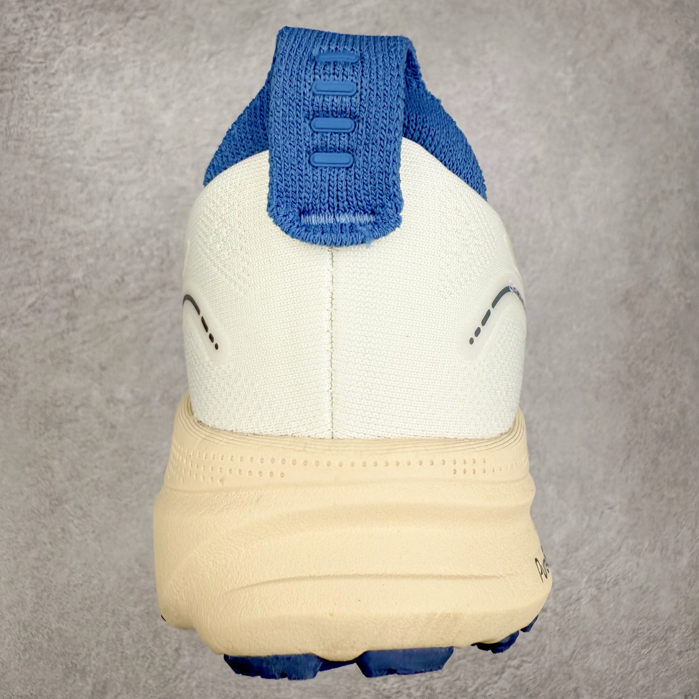 图片[8]-Asics Gel-Kayano 32 亚瑟士卡亚诺32代低帮专业有氧超轻量休闲运动全能慢跑鞋全球知名运动品牌ASICS正式推出新款GEL-KAYANO 32跑鞋，旨在通过全新稳定结构以提升产品可适性，满足跑者的足部稳定需求，让每一位跑者从起跑到结束都能够感受到焕然一新的稳定性与舒适性，从而帮助更多人找到身心平衡，获得自在舒适的健康生活方式。秉持着ASICS亚瑟士的设计哲学，全新一代GEL-KAYANO 32应运而生。为进一步升级产品的稳定性，GEL-KAYANO 采用了全新4D引导系统，通过内侧稳定装置提升可适性，满足足部稳定需求，帮助足弓迅速返回到平衡位置。作为基于生物力学研究打造的全新稳定结构，4D引导系统不仅提升了跑鞋对双脚的支撑性，它还将人体不同的运动状态纳入设计考量，帮助跑者在多种跑动强度下获得充足的稳定性和理想的舒适度。尺码：36 37 37.5 38 39.5 40 40.5 41.5 42 42.5 43.5 44 44.5 45-选品中心