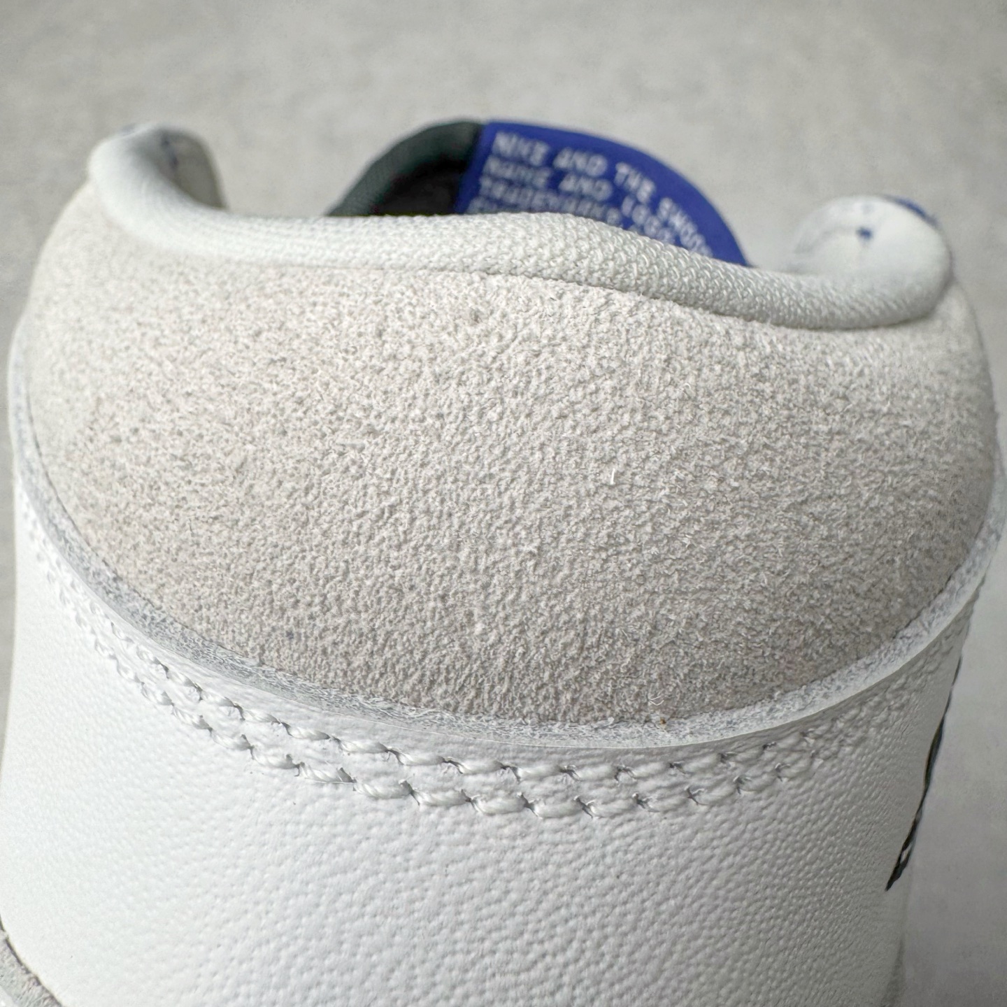 图片[13]-＃KZ神版莞产 Air Jordan AJ1 Retro High 高帮 皇家蓝白 DZ5485-100 外贸特供批次 终端控货优势输出 新配色不断更新开发 市场中端王者 全套原纸板楦头开发 确保原汁原味 完美呈现一代版型 一比一鞋头弧度高度鞋身弧度 此版本只针对中端市场 细节品控鞋型随意秒杀市面同价位 鞋型完美 不臃肿别扭 头层皮料加持 用料绝不含糊 进口玻璃冲刀皮料裁剪零毛边 电脑针车工艺 超高鞋面清洁度 最高QC检验标准 控制溢胶瑕疵 原盒原配 飞翼3D高频深度立体 工艺方面大到整体鞋型 漏斗收腰 底线拉帮 LOGO立体程度 小到针眼排布 载片对称 冲孔效果 鞋标规范 鞋垫背胶等等 无一不是口碑收割 每双都是一个回头客 尺码：36 36.5 37.5 38 38.5 39 40 40.5 41 42 42.5 43 44 44.5 45 46 47.5-选品中心