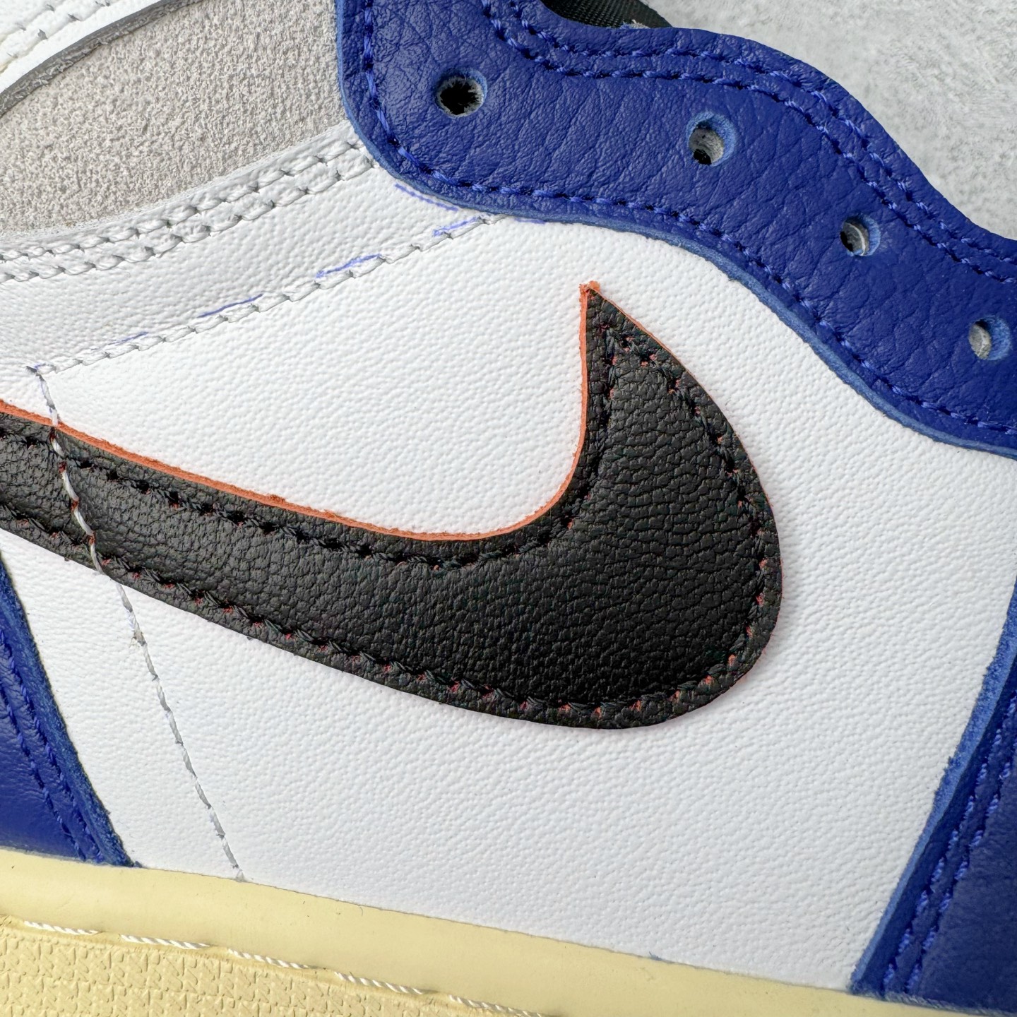 图片[10]-＃KZ神版莞产 Air Jordan AJ1 Retro High 高帮 皇家蓝白 DZ5485-100 外贸特供批次 终端控货优势输出 新配色不断更新开发 市场中端王者 全套原纸板楦头开发 确保原汁原味 完美呈现一代版型 一比一鞋头弧度高度鞋身弧度 此版本只针对中端市场 细节品控鞋型随意秒杀市面同价位 鞋型完美 不臃肿别扭 头层皮料加持 用料绝不含糊 进口玻璃冲刀皮料裁剪零毛边 电脑针车工艺 超高鞋面清洁度 最高QC检验标准 控制溢胶瑕疵 原盒原配 飞翼3D高频深度立体 工艺方面大到整体鞋型 漏斗收腰 底线拉帮 LOGO立体程度 小到针眼排布 载片对称 冲孔效果 鞋标规范 鞋垫背胶等等 无一不是口碑收割 每双都是一个回头客 尺码：36 36.5 37.5 38 38.5 39 40 40.5 41 42 42.5 43 44 44.5 45 46 47.5-选品中心