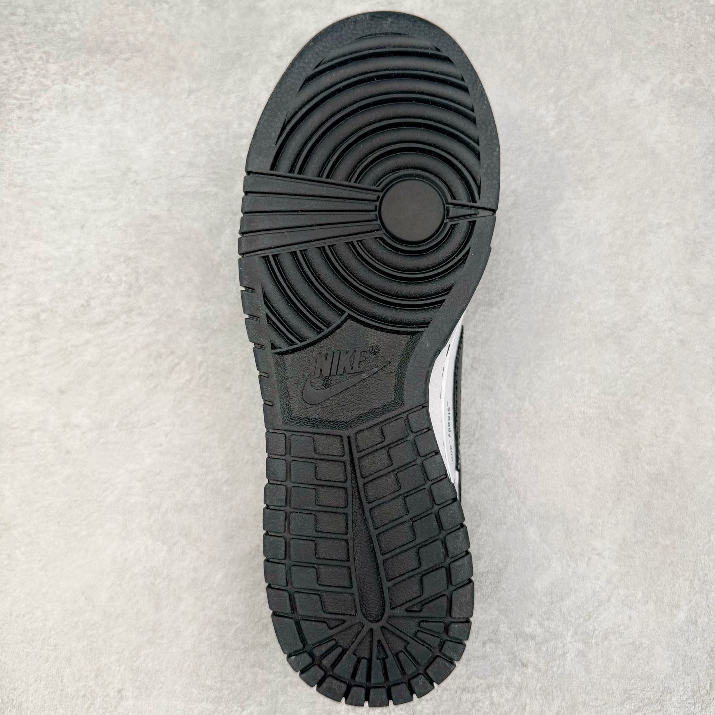 图片[9]-＃YC纯原 NK Dunk Low 摩卡慕斯 WG0212-014 当清晨的杏仁奶白，温柔覆盖经典轮廓。侧翼Swoosh摩卡慕斯色如倾泻的暖阳，将醇厚风韵悄然诉说。步履之间，踏着的是微醺的甜蜜时光。后跟轻缀的\\\”MOCHA\\\”，是此刻柔软的署名，暖意先行，步调至雅。用温柔的色调革命，轻松驾驭高级松弛感。定制系列天花板 无原鞋不开发 全系列得物原鞋一比一校对开发 配色持续更新中 终端对接 优势输出 全套原厂楦头原纸板数据档案倾力打造 原汁原味莞产 极致还原 圈内最强针车工艺 高端零售指定版 广东原厂配套原盒原标 鞋盒分三个尺码段 原厂冲刀 超高清洁度 全鞋零毛边皮料切割 采用原厂百宏鞋带以及原厂百宏织唛舌标 内标可供原厂几率过验 进口原装条纹中底布 四线拉帮白色点胶 原厂拉帮手法遵循公司 原厂电绣 极致还原 尺码：36 36.5 37.5 38 38.5 39 40 40.5 41 42 42.5 43 44 44.5 45 46-选品中心