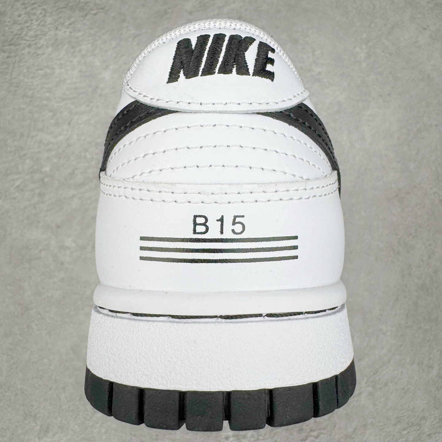 图片[8]-＃YC纯原 NK Dunk Low 摩卡慕斯 WG0212-014 当清晨的杏仁奶白，温柔覆盖经典轮廓。侧翼Swoosh摩卡慕斯色如倾泻的暖阳，将醇厚风韵悄然诉说。步履之间，踏着的是微醺的甜蜜时光。后跟轻缀的\\\”MOCHA\\\”，是此刻柔软的署名，暖意先行，步调至雅。用温柔的色调革命，轻松驾驭高级松弛感。定制系列天花板 无原鞋不开发 全系列得物原鞋一比一校对开发 配色持续更新中 终端对接 优势输出 全套原厂楦头原纸板数据档案倾力打造 原汁原味莞产 极致还原 圈内最强针车工艺 高端零售指定版 广东原厂配套原盒原标 鞋盒分三个尺码段 原厂冲刀 超高清洁度 全鞋零毛边皮料切割 采用原厂百宏鞋带以及原厂百宏织唛舌标 内标可供原厂几率过验 进口原装条纹中底布 四线拉帮白色点胶 原厂拉帮手法遵循公司 原厂电绣 极致还原 尺码：36 36.5 37.5 38 38.5 39 40 40.5 41 42 42.5 43 44 44.5 45 46-选品中心