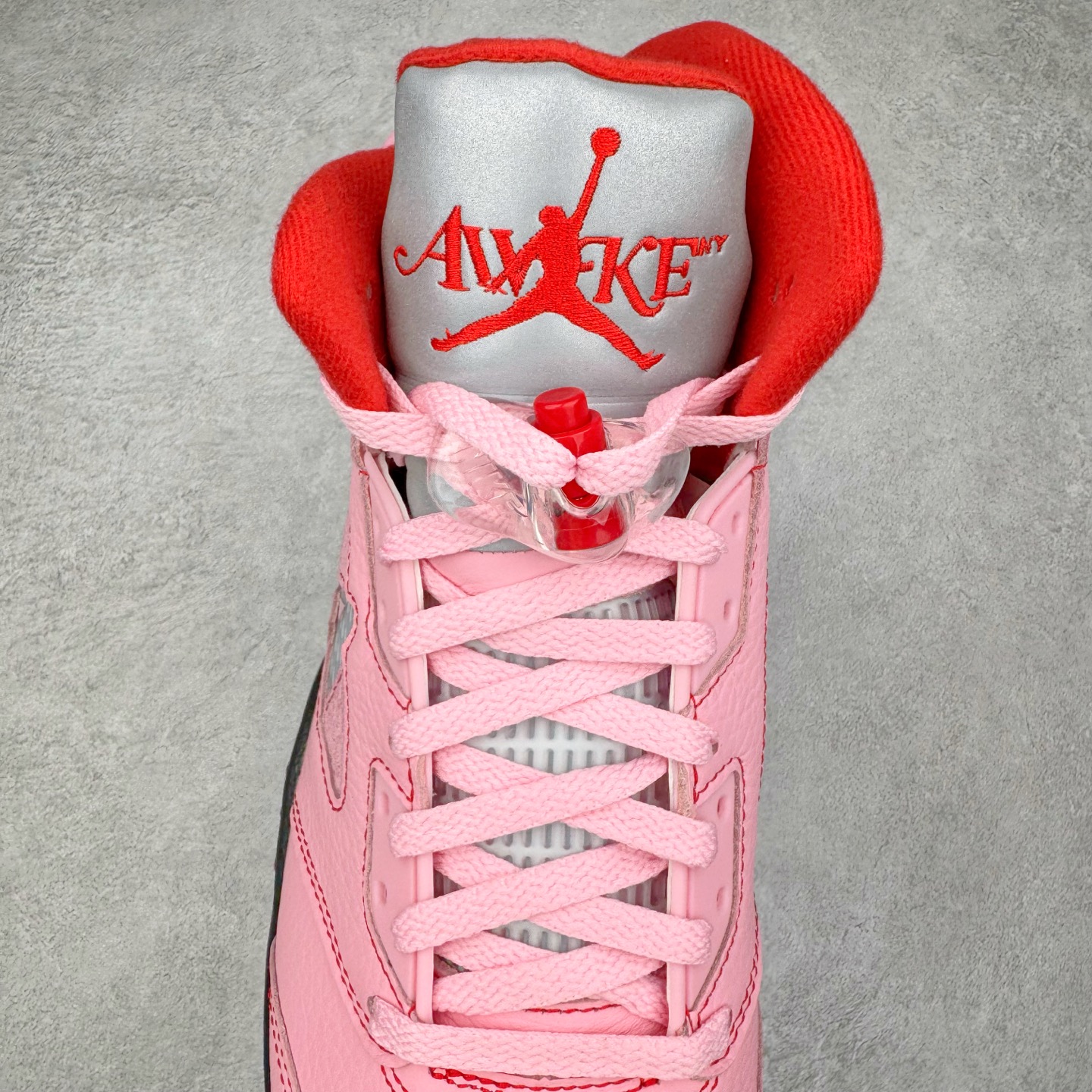 图片[5]-＃PK纯原 Awake NY x Air Jordan AJ5 联名北极粉 DV4982-600 SZ原厂全套原楦原纸板磨具开发 原厂皮料加持 原厂港宝加持定型后跟R度完美 同源原厂电绣 飞人针数密度立体效果一致 原厂拉帮手法 原厂配置纸衬高频鞋盒 原厂指令配双鞋带 原厂TPU网格鞋带扣 超高鞋面清洁度 最高QC检验标准 控制溢胶瑕疵 到手可放心比对发售原鞋 上脚百分百充正驾驭 尺码：40 40.5 41 42 42.5 43 44 44.5 45 46 47.5-选品中心