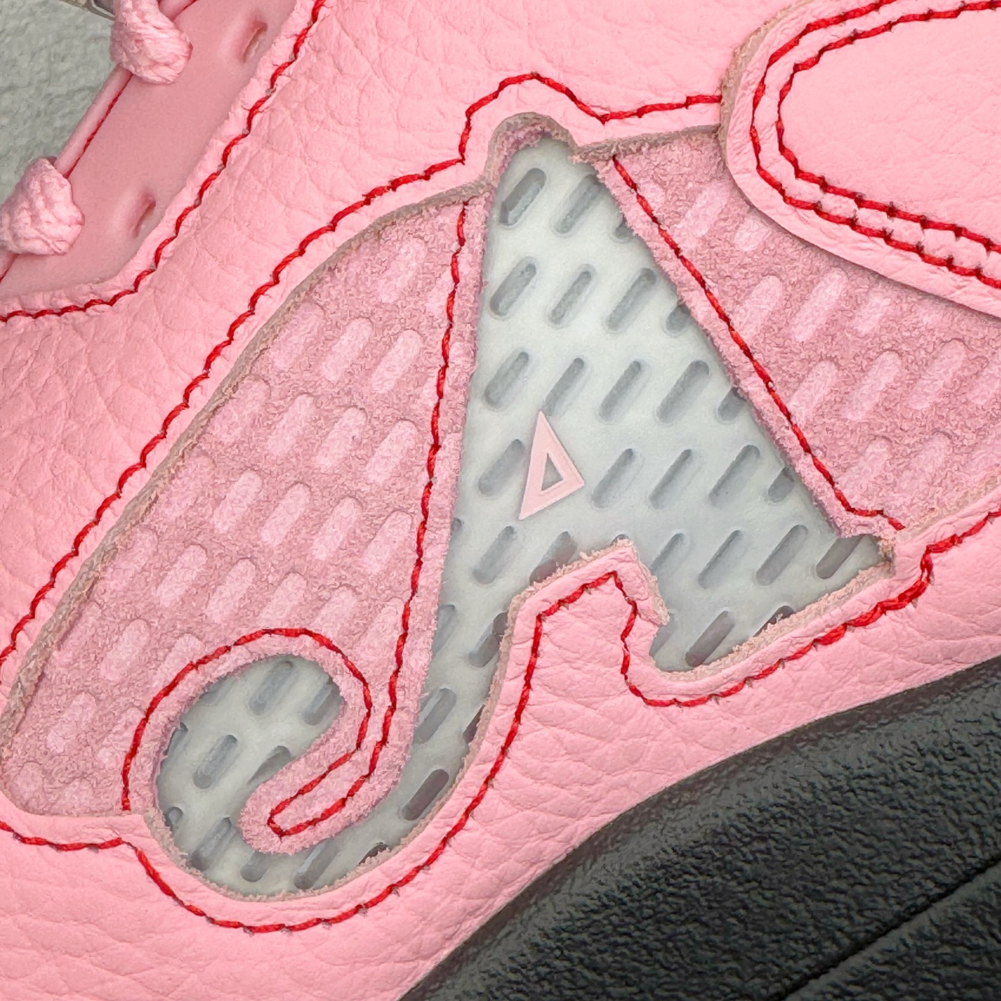 图片[18]-＃PK纯原 Awake NY x Air Jordan AJ5 联名北极粉 DV4982-600 SZ原厂全套原楦原纸板磨具开发 原厂皮料加持 原厂港宝加持定型后跟R度完美 同源原厂电绣 飞人针数密度立体效果一致 原厂拉帮手法 原厂配置纸衬高频鞋盒 原厂指令配双鞋带 原厂TPU网格鞋带扣 超高鞋面清洁度 最高QC检验标准 控制溢胶瑕疵 到手可放心比对发售原鞋 上脚百分百充正驾驭 尺码：40 40.5 41 42 42.5 43 44 44.5 45 46 47.5-选品中心