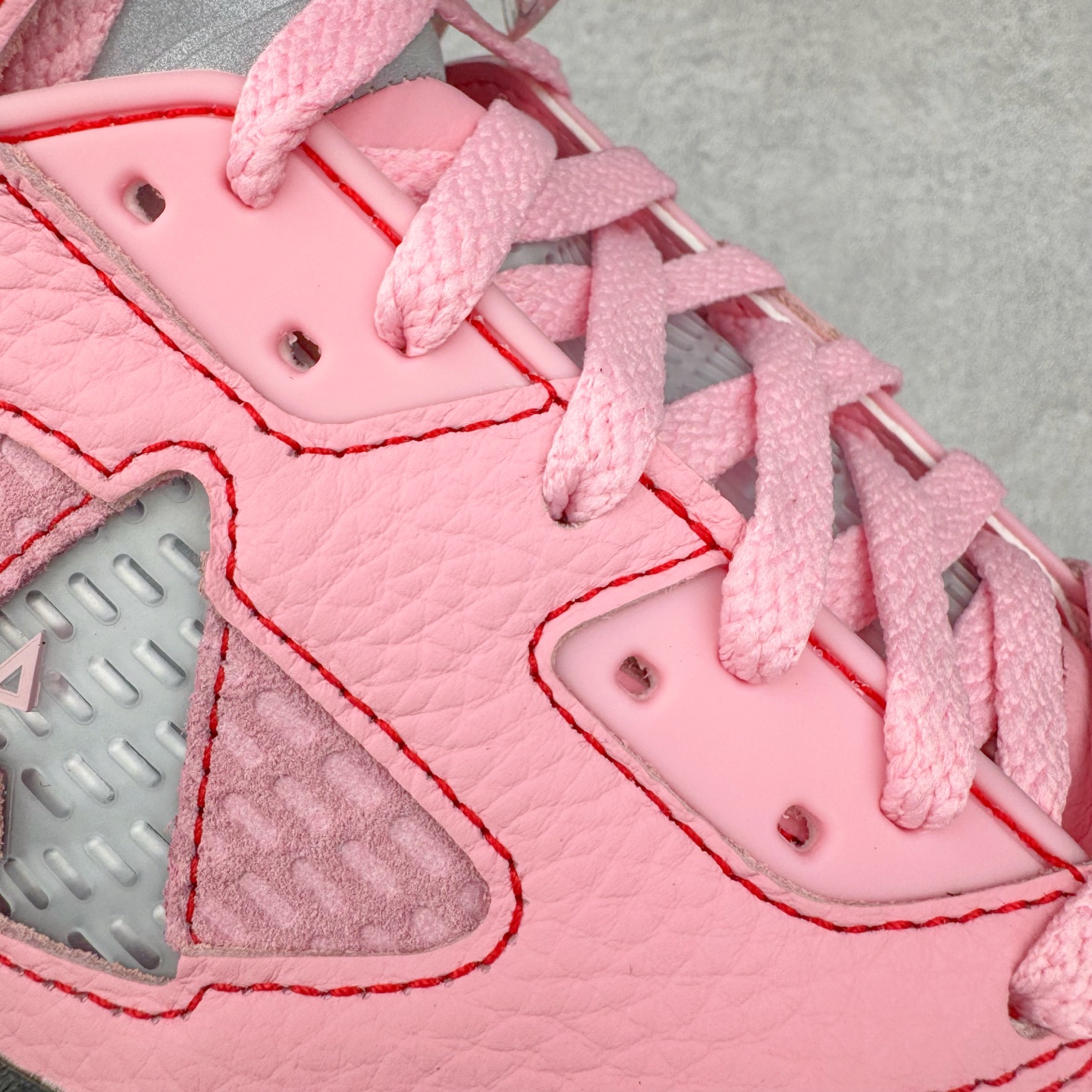 图片[14]-＃PK纯原 Awake NY x Air Jordan AJ5 联名北极粉 DV4982-600 SZ原厂全套原楦原纸板磨具开发 原厂皮料加持 原厂港宝加持定型后跟R度完美 同源原厂电绣 飞人针数密度立体效果一致 原厂拉帮手法 原厂配置纸衬高频鞋盒 原厂指令配双鞋带 原厂TPU网格鞋带扣 超高鞋面清洁度 最高QC检验标准 控制溢胶瑕疵 到手可放心比对发售原鞋 上脚百分百充正驾驭 尺码：40 40.5 41 42 42.5 43 44 44.5 45 46 47.5-选品中心