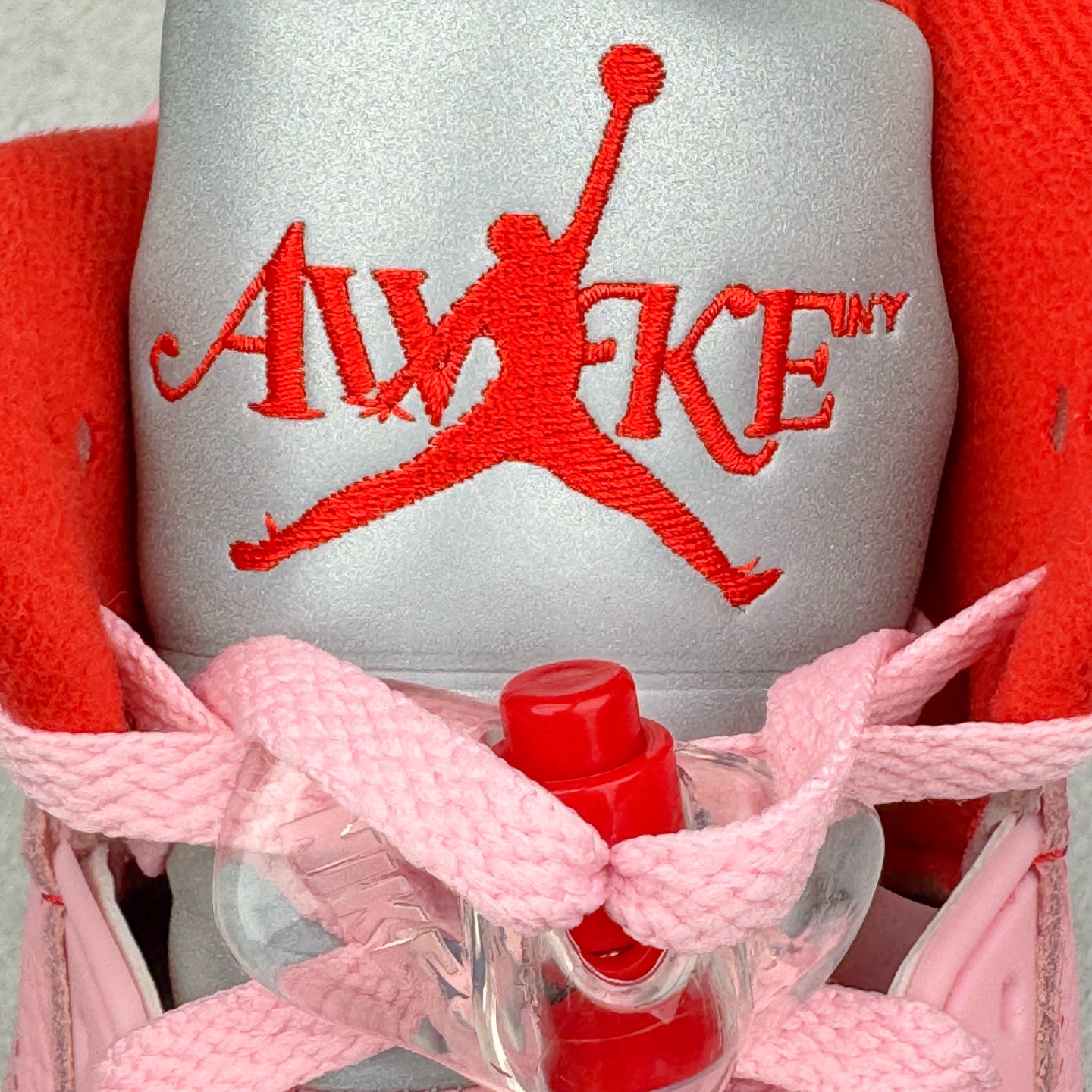图片[16]-＃PK纯原 Awake NY x Air Jordan AJ5 联名北极粉 DV4982-600 SZ原厂全套原楦原纸板磨具开发 原厂皮料加持 原厂港宝加持定型后跟R度完美 同源原厂电绣 飞人针数密度立体效果一致 原厂拉帮手法 原厂配置纸衬高频鞋盒 原厂指令配双鞋带 原厂TPU网格鞋带扣 超高鞋面清洁度 最高QC检验标准 控制溢胶瑕疵 到手可放心比对发售原鞋 上脚百分百充正驾驭 尺码：40 40.5 41 42 42.5 43 44 44.5 45 46 47.5-选品中心
