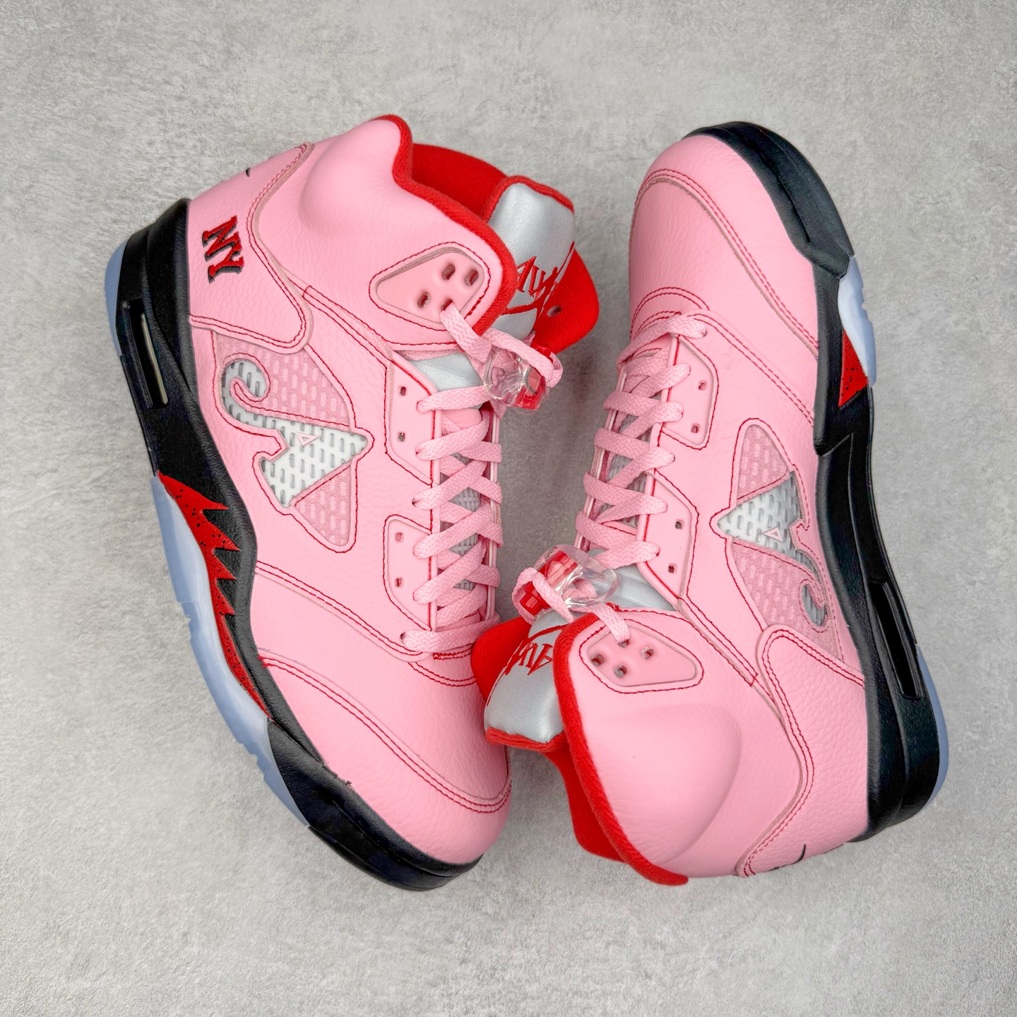 图片[3]-＃PK纯原 Awake NY x Air Jordan AJ5 联名北极粉 DV4982-600 SZ原厂全套原楦原纸板磨具开发 原厂皮料加持 原厂港宝加持定型后跟R度完美 同源原厂电绣 飞人针数密度立体效果一致 原厂拉帮手法 原厂配置纸衬高频鞋盒 原厂指令配双鞋带 原厂TPU网格鞋带扣 超高鞋面清洁度 最高QC检验标准 控制溢胶瑕疵 到手可放心比对发售原鞋 上脚百分百充正驾驭 尺码：40 40.5 41 42 42.5 43 44 44.5 45 46 47.5-选品中心