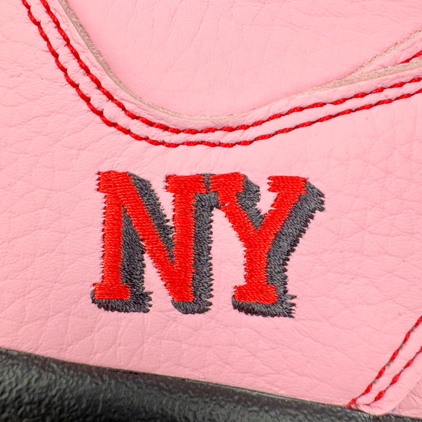 图片[11]-＃PK纯原 Awake NY x Air Jordan AJ5 联名北极粉 DV4982-600 SZ原厂全套原楦原纸板磨具开发 原厂皮料加持 原厂港宝加持定型后跟R度完美 同源原厂电绣 飞人针数密度立体效果一致 原厂拉帮手法 原厂配置纸衬高频鞋盒 原厂指令配双鞋带 原厂TPU网格鞋带扣 超高鞋面清洁度 最高QC检验标准 控制溢胶瑕疵 到手可放心比对发售原鞋 上脚百分百充正驾驭 尺码：40 40.5 41 42 42.5 43 44 44.5 45 46 47.5-选品中心