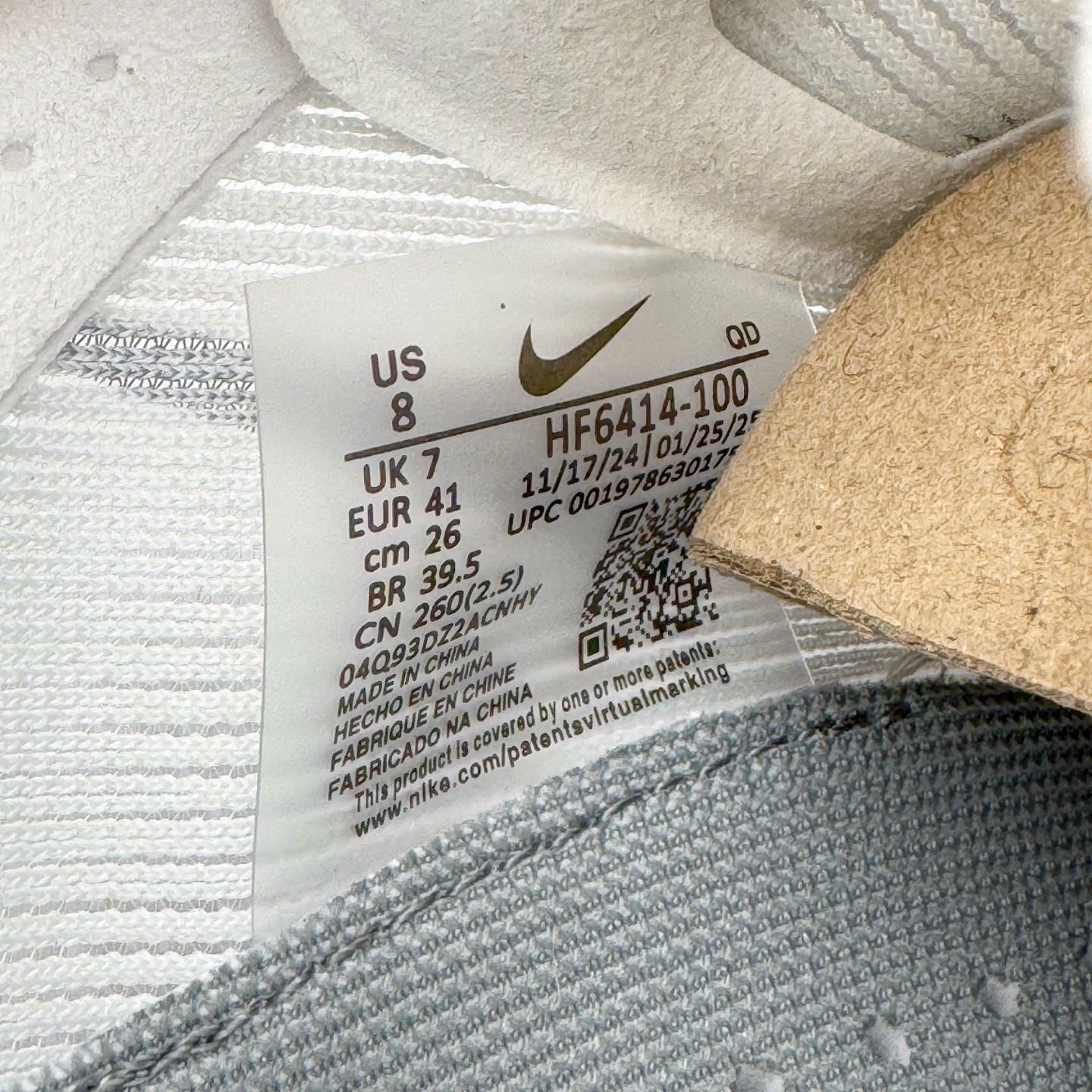 图片[10]-＃纯原 Jakob A. Ingebrigtsen x NK Zoom VaporFly Next 4% 舒适百搭透气回弹低帮短跑马拉松跑步鞋 HF6414-100 采用精致醒目设计，精准诠释雅各布·因格布里格森的风格，聚焦他的核心信念：家庭与夺冠。该鞋款在前代鞋款的基础上减轻重量，但不影响性能表现。碳纤维 Flyplate 结合出众回弹的ZoomX泡绵中底，缔造比赛日佳选，令你快意难挡，疾速冲刺。这款公路竞速跑步鞋具备匠心品质，无论是日常畅跑还是马拉松，皆可轻松驾驭，是雅各布的信赖之选。尺码：36 36.5 37.5 38 38.5 39 40 40.5 41 42 42.5 43 44 44.5 45-选品中心