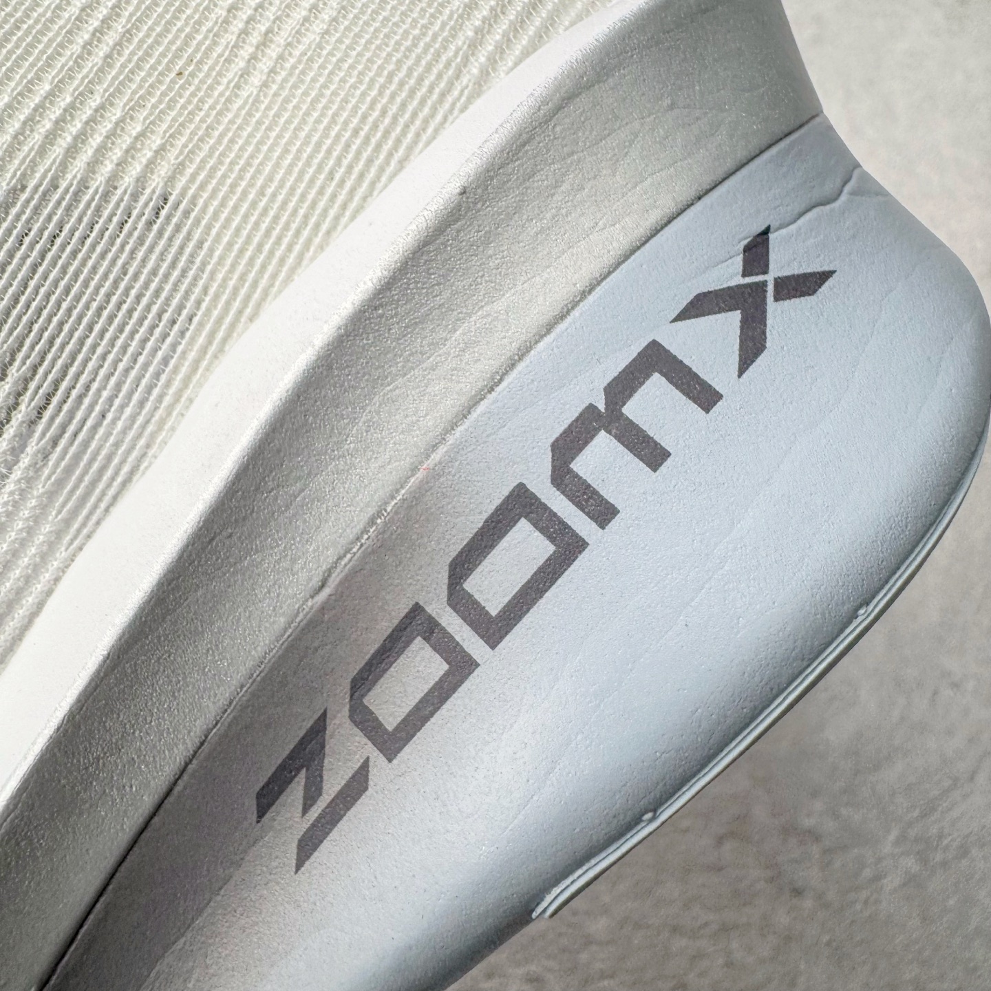 图片[13]-＃纯原 Jakob A. Ingebrigtsen x NK Zoom VaporFly Next 4% 舒适百搭透气回弹低帮短跑马拉松跑步鞋 HF6414-100 采用精致醒目设计，精准诠释雅各布·因格布里格森的风格，聚焦他的核心信念：家庭与夺冠。该鞋款在前代鞋款的基础上减轻重量，但不影响性能表现。碳纤维 Flyplate 结合出众回弹的ZoomX泡绵中底，缔造比赛日佳选，令你快意难挡，疾速冲刺。这款公路竞速跑步鞋具备匠心品质，无论是日常畅跑还是马拉松，皆可轻松驾驭，是雅各布的信赖之选。尺码：36 36.5 37.5 38 38.5 39 40 40.5 41 42 42.5 43 44 44.5 45-选品中心