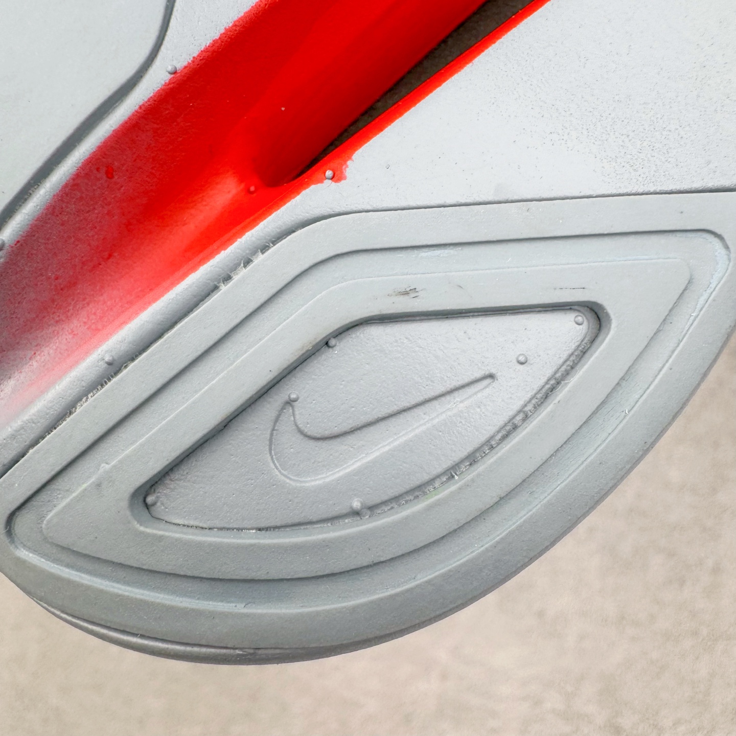 图片[18]-＃纯原 Jakob A. Ingebrigtsen x NK Zoom VaporFly Next 4% 舒适百搭透气回弹低帮短跑马拉松跑步鞋 HF6414-100 采用精致醒目设计，精准诠释雅各布·因格布里格森的风格，聚焦他的核心信念：家庭与夺冠。该鞋款在前代鞋款的基础上减轻重量，但不影响性能表现。碳纤维 Flyplate 结合出众回弹的ZoomX泡绵中底，缔造比赛日佳选，令你快意难挡，疾速冲刺。这款公路竞速跑步鞋具备匠心品质，无论是日常畅跑还是马拉松，皆可轻松驾驭，是雅各布的信赖之选。尺码：36 36.5 37.5 38 38.5 39 40 40.5 41 42 42.5 43 44 44.5 45-选品中心