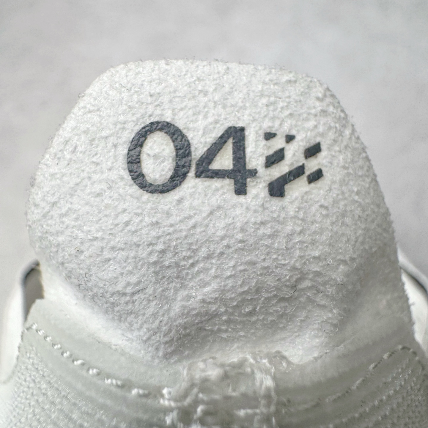 图片[12]-＃纯原 Jakob A. Ingebrigtsen x NK Zoom VaporFly Next 4% 舒适百搭透气回弹低帮短跑马拉松跑步鞋 HF6414-100 采用精致醒目设计，精准诠释雅各布·因格布里格森的风格，聚焦他的核心信念：家庭与夺冠。该鞋款在前代鞋款的基础上减轻重量，但不影响性能表现。碳纤维 Flyplate 结合出众回弹的ZoomX泡绵中底，缔造比赛日佳选，令你快意难挡，疾速冲刺。这款公路竞速跑步鞋具备匠心品质，无论是日常畅跑还是马拉松，皆可轻松驾驭，是雅各布的信赖之选。尺码：36 36.5 37.5 38 38.5 39 40 40.5 41 42 42.5 43 44 44.5 45-选品中心