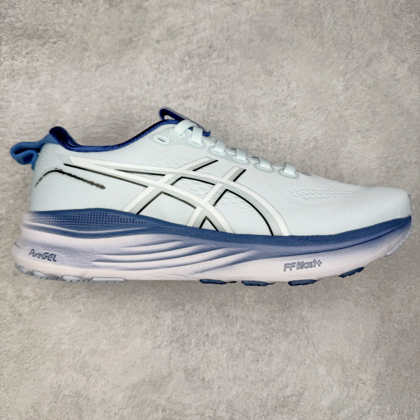 Asics Gel-Kayano 32 亚瑟士卡亚诺32代低帮专业有氧超轻量休闲运动全能慢跑鞋全球知名运动品牌ASICS正式推出新款GEL-KAYANO 32跑鞋，旨在通过全新稳定结构以提升产品可适性，满足跑者的足部稳定需求，让每一位跑者从起跑到结束都能够感受到焕然一新的稳定性与舒适性，从而帮助更多人找到身心平衡，获得自在舒适的健康生活方式。秉持着ASICS亚瑟士的设计哲学，全新一代GEL-KAYANO 32应运而生。为进一步升级产品的稳定性，GEL-KAYANO 采用了全新4D引导系统，通过内侧稳定装置提升可适性，满足足部稳定需求，帮助足弓迅速返回到平衡位置。作为基于生物力学研究打造的全新稳定结构，4D引导系统不仅提升了跑鞋对双脚的支撑性，它还将人体不同的运动状态纳入设计考量，帮助跑者在多种跑动强度下获得充足的稳定性和理想的舒适度。尺码：36 37 37.5 38 39.5 40 40.5 41.5 42 42.5 43.5 44 44.5 45-选品中心