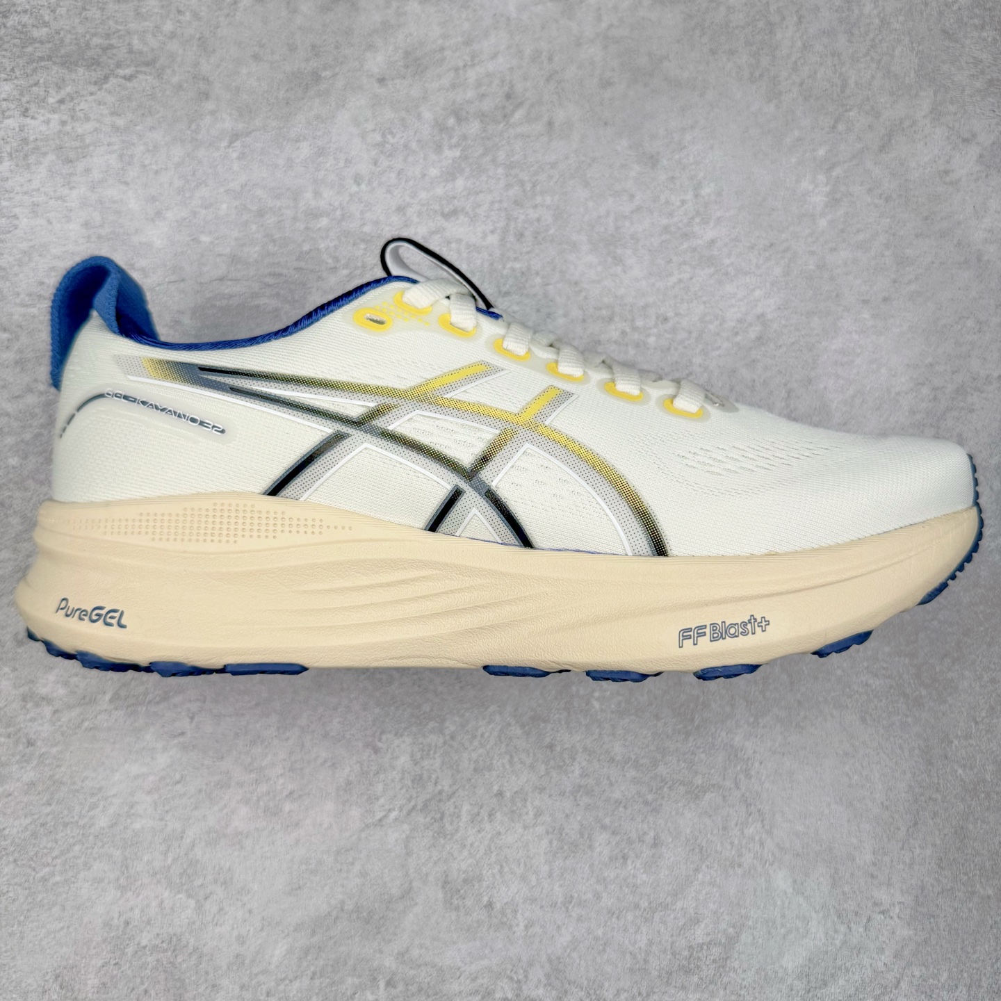 Asics Gel-Kayano 32 亚瑟士卡亚诺32代低帮专业有氧超轻量休闲运动全能慢跑鞋全球知名运动品牌ASICS正式推出新款GEL-KAYANO 32跑鞋，旨在通过全新稳定结构以提升产品可适性，满足跑者的足部稳定需求，让每一位跑者从起跑到结束都能够感受到焕然一新的稳定性与舒适性，从而帮助更多人找到身心平衡，获得自在舒适的健康生活方式。秉持着ASICS亚瑟士的设计哲学，全新一代GEL-KAYANO 32应运而生。为进一步升级产品的稳定性，GEL-KAYANO 采用了全新4D引导系统，通过内侧稳定装置提升可适性，满足足部稳定需求，帮助足弓迅速返回到平衡位置。作为基于生物力学研究打造的全新稳定结构，4D引导系统不仅提升了跑鞋对双脚的支撑性，它还将人体不同的运动状态纳入设计考量，帮助跑者在多种跑动强度下获得充足的稳定性和理想的舒适度。尺码：36 37 37.5 38 39.5 40 40.5 41.5 42 42.5 43.5 44 44.5 45-选品中心