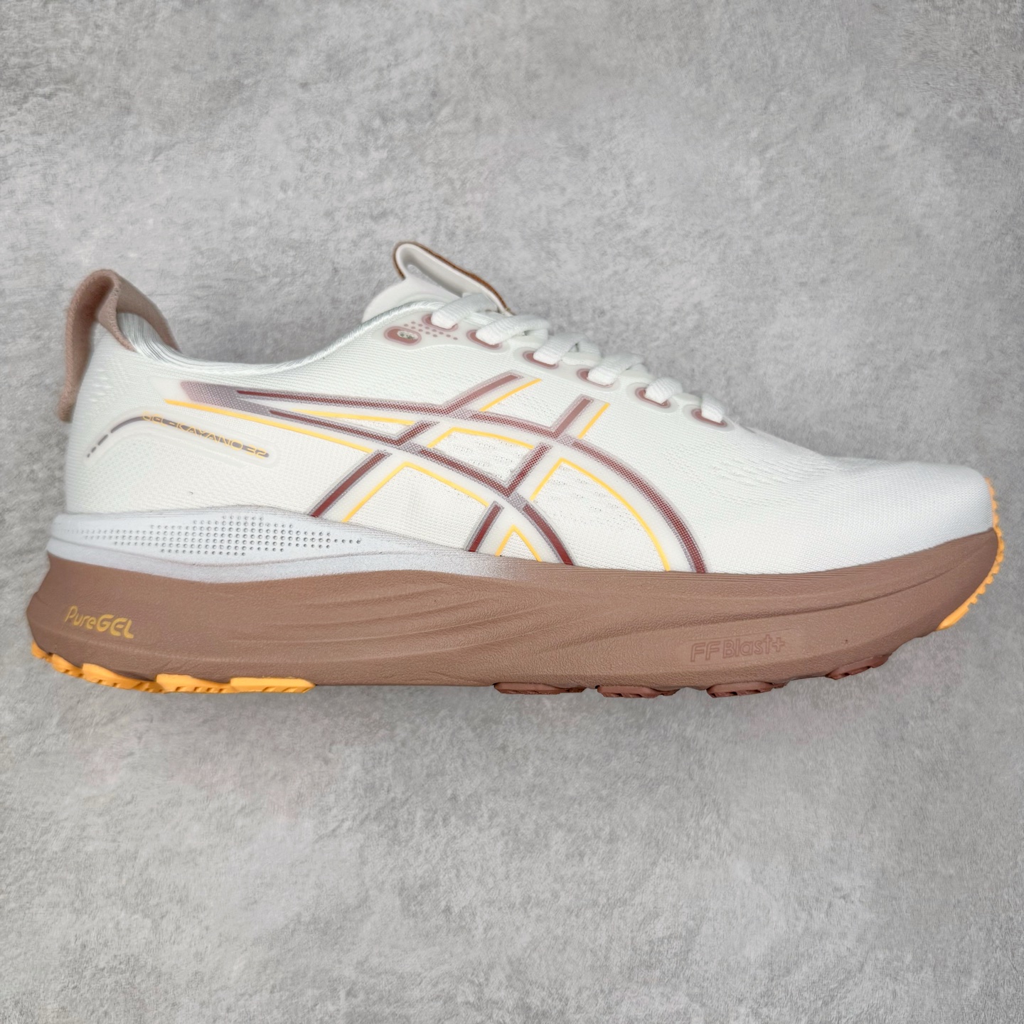 Asics Gel-Kayano 32 亚瑟士卡亚诺32代低帮专业有氧超轻量休闲运动全能慢跑鞋全球知名运动品牌ASICS正式推出新款GEL-KAYANO 32跑鞋，旨在通过全新稳定结构以提升产品可适性，满足跑者的足部稳定需求，让每一位跑者从起跑到结束都能够感受到焕然一新的稳定性与舒适性，从而帮助更多人找到身心平衡，获得自在舒适的健康生活方式。秉持着ASICS亚瑟士的设计哲学，全新一代GEL-KAYANO 32应运而生。为进一步升级产品的稳定性，GEL-KAYANO 采用了全新4D引导系统，通过内侧稳定装置提升可适性，满足足部稳定需求，帮助足弓迅速返回到平衡位置。作为基于生物力学研究打造的全新稳定结构，4D引导系统不仅提升了跑鞋对双脚的支撑性，它还将人体不同的运动状态纳入设计考量，帮助跑者在多种跑动强度下获得充足的稳定性和理想的舒适度。尺码：36 37 37.5 38 39.5 40 40.5 41.5 42 42.5 43.5 44 44.5 45-选品中心