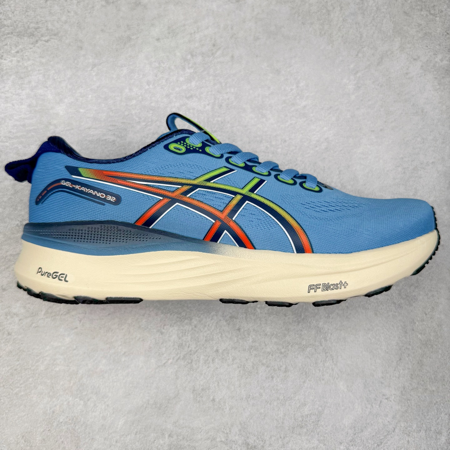 Asics Gel-Kayano 32 亚瑟士卡亚诺32代低帮专业有氧超轻量休闲运动全能慢跑鞋全球知名运动品牌ASICS正式推出新款GEL-KAYANO 32跑鞋，旨在通过全新稳定结构以提升产品可适性，满足跑者的足部稳定需求，让每一位跑者从起跑到结束都能够感受到焕然一新的稳定性与舒适性，从而帮助更多人找到身心平衡，获得自在舒适的健康生活方式。秉持着ASICS亚瑟士的设计哲学，全新一代GEL-KAYANO 32应运而生。为进一步升级产品的稳定性，GEL-KAYANO 采用了全新4D引导系统，通过内侧稳定装置提升可适性，满足足部稳定需求，帮助足弓迅速返回到平衡位置。作为基于生物力学研究打造的全新稳定结构，4D引导系统不仅提升了跑鞋对双脚的支撑性，它还将人体不同的运动状态纳入设计考量，帮助跑者在多种跑动强度下获得充足的稳定性和理想的舒适度。尺码：36 37 37.5 38 39.5 40 40.5 41.5 42 42.5 43.5 44 44.5 45-选品中心