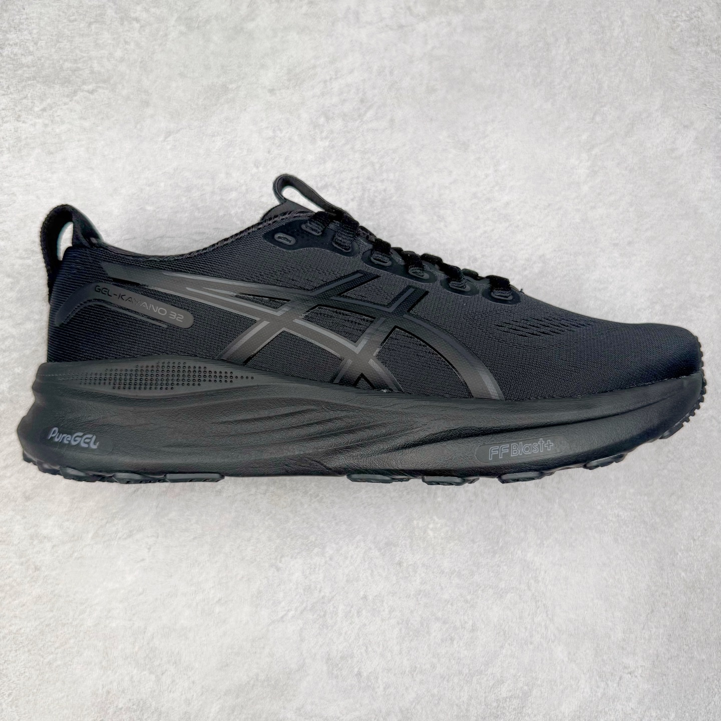 Asics Gel-Kayano 32 亚瑟士卡亚诺32代低帮专业有氧超轻量休闲运动全能慢跑鞋全球知名运动品牌ASICS正式推出新款GEL-KAYANO 32跑鞋，旨在通过全新稳定结构以提升产品可适性，满足跑者的足部稳定需求，让每一位跑者从起跑到结束都能够感受到焕然一新的稳定性与舒适性，从而帮助更多人找到身心平衡，获得自在舒适的健康生活方式。秉持着ASICS亚瑟士的设计哲学，全新一代GEL-KAYANO 32应运而生。为进一步升级产品的稳定性，GEL-KAYANO 采用了全新4D引导系统，通过内侧稳定装置提升可适性，满足足部稳定需求，帮助足弓迅速返回到平衡位置。作为基于生物力学研究打造的全新稳定结构，4D引导系统不仅提升了跑鞋对双脚的支撑性，它还将人体不同的运动状态纳入设计考量，帮助跑者在多种跑动强度下获得充足的稳定性和理想的舒适度。尺码：36 37 37.5 38 39.5 40 40.5 41.5 42 42.5 43.5 44 44.5 45-选品中心
