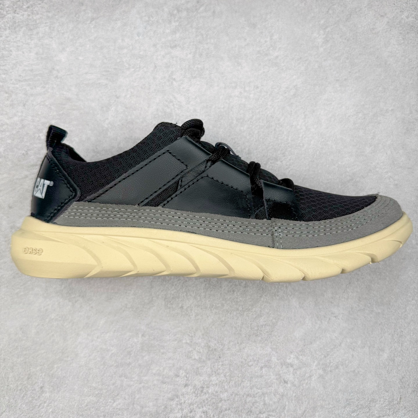 ECCO爱步老爹鞋男士夏季新款 飞织网面百搭潮流户外运动鞋 健步BIOM系列新款 全新的轻量发泡底材与直接注塑橡胶大底相结合 柔软舒适,轻量回弹,脚感更轻盈 鞋面采用GORE-TEX飞织网面与牛皮相结合 给你贴心透气呵护 自然律动科技 符合人体工学鞋楦 贴近足部天然形态 橡胶大底,抓地力强,具有良好的耐磨性 轻盈自如 适跑畅练 尺码:38 39 40 41 42 43 44 (皮鞋码)-选品中心