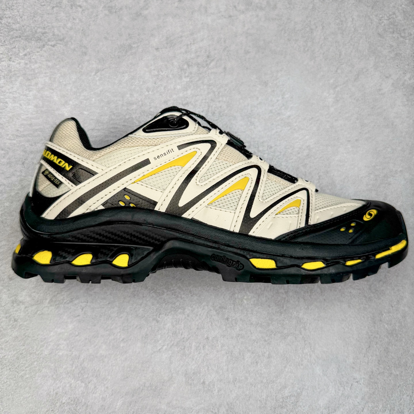 ＃福利特价️ Salomon XT-QUEST ADV 萨洛蒙潮流越野机能户外功能鞋 纯原外贸平台特供订单 耗时半年巨作 全套原纸板楦头开发 原厂特供网布配套加持 确保原汁原味 完美呈现版型 原档数据独家私模五层组合大底 男女鞋同步官方开发至46.5 原装Ortholite轻量化鞋垫 中底布带钢印编号 原厂TPU锁扣 进口港宝加持 后跟自然饱满 还原公司包裹性 基于 SALOMON 初代 XT 鞋身造型并搭载 4D ADVANCED CHASSIS™ 大底打造而成 为这款 XT-QUEST 带来了多项足部控制与保护等功能性 如在运动过程中控制左右晃动的过程而提高稳定性、改善长途越野过程中足中到足尖的过渡、提高感知岩石的精确度以抵抗尖锐物体对脚底的伤害以及采用动态缓冲来增强穿着舒适感 从而减轻疲劳感 使 XT-QUEST 成为一双舒适且安全的户外之履 尺码：36 36.5 37.5 38 38.5 39 40 40.5 41 42 42.5 43 44 44.5 45-选品中心