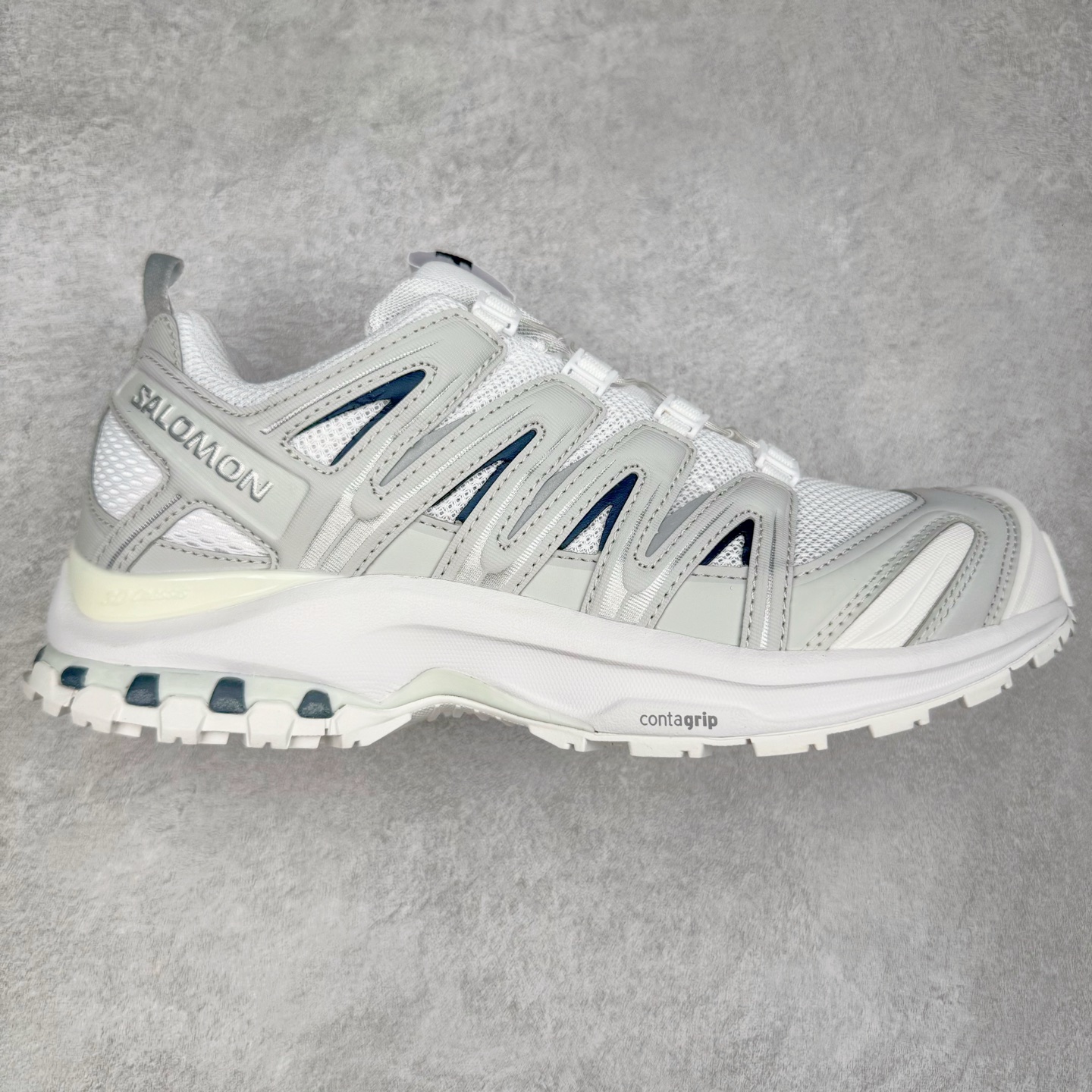 ＃HP纯原 SALOMON XA Pro 3D ADV 萨洛蒙潮流越野机能户外功能鞋 虎扑平台特供订单 耗时半年巨作 全套原纸板楦头开发 原厂特供网布配套加持 确保原汁原味 完美呈现版型 原档数据独家私模五层组合大底 男女鞋同步官方开发至46.5 原装Ortholite轻量化鞋垫 中底布带钢印编号 原厂TPU锁扣 进口港宝加持 后跟自然饱满 还原公司包裹性 鞋面采用SENSIFT贴合技术 全方位贴合包裹脚型 鞋跟部鞋底牵引设计 提供强大的抓地性能 更适应野外崎岖不平的道路 其3D ADVANCED CHASSIS底盘 材料轻量大化 钉齿设计更具稳定性 防护性 鞋底易磨损区运用CONTAGRIP高耐磨材料 应对城市硬质路面长距离跑考验 尺码：36 36.5 37.5 38 38.5 39 40 40.5 41 42 42.5 43 44 44.5 45 46 46.5-选品中心