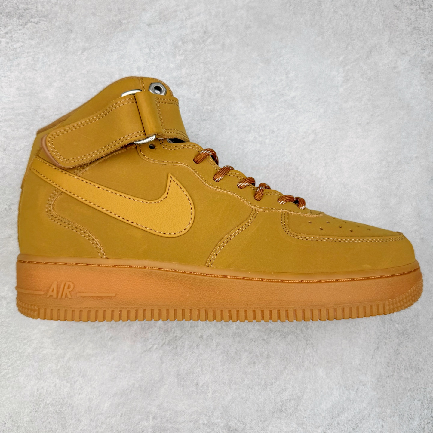 #福利特价 NK Air Force 1´07 High 空军一号高帮百搭休闲运动板鞋 柔软、弹性十足的缓震性能和出色的中底设计 横跨复古与现代的外型结合 造就出风靡全球 三十多年的Force 1 直到今天还深受青睐 尺码:36 36.5 37.5 38 38.5 39 40 40.5 41 42 42.5 43 44 44.5 45-选品中心