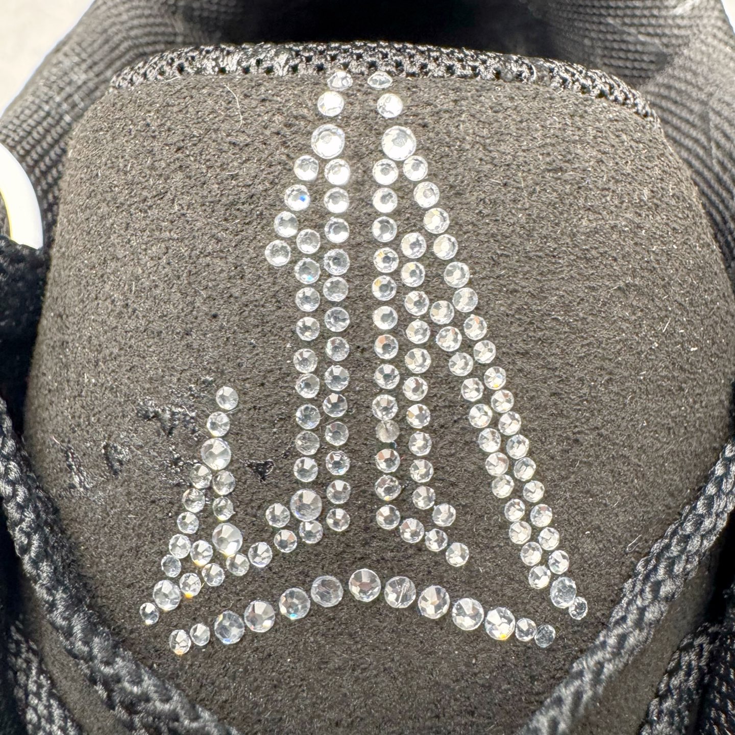 图片[23]-＃灭世/Max Swarovski/施华洛世奇 x NK Ja 2 Scratch EP 莫兰特二代柔软舒适防滑耐磨透气支撑轻便 低帮篮球鞋 联名黑色 IB3860-001 2024『压轴』后卫实战旗舰 圣枪腰王 重磅革新登场🌪 🔝历时5个月！全力打造 科比➕欧文系列 综合体 ！Pt实战体验天花板上限 再度提高🔝 ✅【顶配缓震】独家革新搭载 前掌5mm TURBO气垫 兼具贴地与缓震！（正品仅长方形小气垫）➕后掌大马蹄14mm厚 气垫 提高后掌缓震极限 （正品后掌无气垫） ✅【顶级抗扭】 搭载硬度65HC 发泡中底框架 ➕高强度中足抗扭片 革新升级 赛事级抗扭水平！独此一家 ✅【顶级支撑】鞋身侧向包裹 双层补强层 200斤以上选手 也可驾驭（正品仅一层）对比市场货品偷工减料 不可同日而语！ ✅气垫气压上脚即可感受！后掌鞋垫掀开可见气垫轮廓（谨防窜货） 鞋底止滑配方 无需磨合 原地起飞🛫 NK年度后卫旗舰 独家革新升级 『口碑源自专业 实力来源于专注』 真灭世纯原 切勿被市场仿冒吊牌挂羊头卖狗肉 尺码：39-46 正码正拍-选品中心