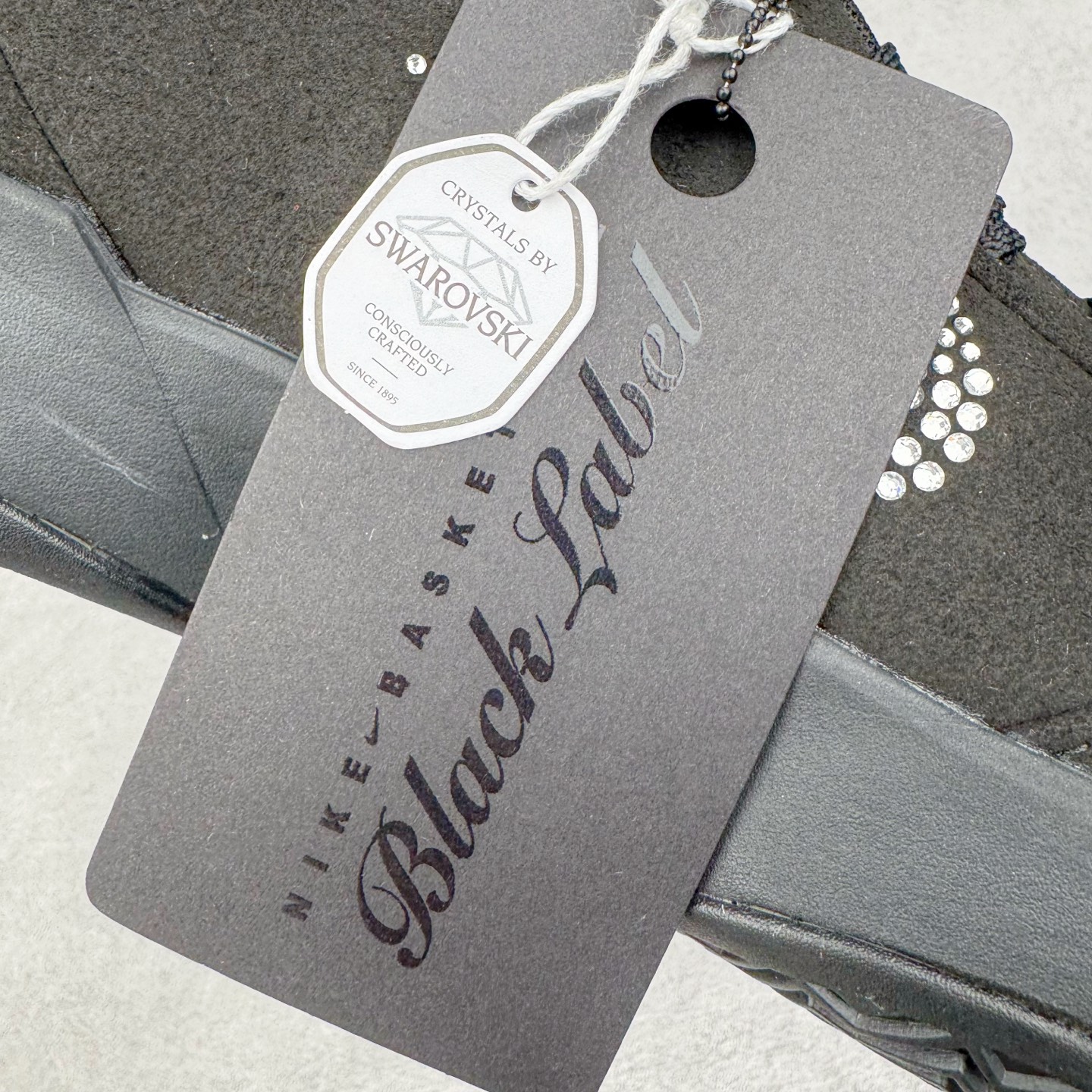 图片[11]-＃灭世/Max Swarovski/施华洛世奇 x NK Ja 2 Scratch EP 莫兰特二代柔软舒适防滑耐磨透气支撑轻便 低帮篮球鞋 联名黑色 IB3860-001 2024『压轴』后卫实战旗舰 圣枪腰王 重磅革新登场🌪 🔝历时5个月！全力打造 科比➕欧文系列 综合体 ！Pt实战体验天花板上限 再度提高🔝 ✅【顶配缓震】独家革新搭载 前掌5mm TURBO气垫 兼具贴地与缓震！（正品仅长方形小气垫）➕后掌大马蹄14mm厚 气垫 提高后掌缓震极限 （正品后掌无气垫） ✅【顶级抗扭】 搭载硬度65HC 发泡中底框架 ➕高强度中足抗扭片 革新升级 赛事级抗扭水平！独此一家 ✅【顶级支撑】鞋身侧向包裹 双层补强层 200斤以上选手 也可驾驭（正品仅一层）对比市场货品偷工减料 不可同日而语！ ✅气垫气压上脚即可感受！后掌鞋垫掀开可见气垫轮廓（谨防窜货） 鞋底止滑配方 无需磨合 原地起飞🛫 NK年度后卫旗舰 独家革新升级 『口碑源自专业 实力来源于专注』 真灭世纯原 切勿被市场仿冒吊牌挂羊头卖狗肉 尺码：39-46 正码正拍-选品中心