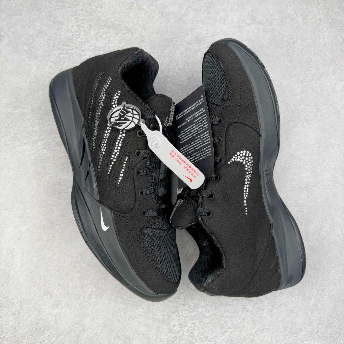 图片[3]-＃灭世/Max Swarovski/施华洛世奇 x NK Ja 2 Scratch EP 莫兰特二代柔软舒适防滑耐磨透气支撑轻便 低帮篮球鞋 联名黑色 IB3860-001 2024『压轴』后卫实战旗舰 圣枪腰王 重磅革新登场🌪 🔝历时5个月！全力打造 科比➕欧文系列 综合体 ！Pt实战体验天花板上限 再度提高🔝 ✅【顶配缓震】独家革新搭载 前掌5mm TURBO气垫 兼具贴地与缓震！（正品仅长方形小气垫）➕后掌大马蹄14mm厚 气垫 提高后掌缓震极限 （正品后掌无气垫） ✅【顶级抗扭】 搭载硬度65HC 发泡中底框架 ➕高强度中足抗扭片 革新升级 赛事级抗扭水平！独此一家 ✅【顶级支撑】鞋身侧向包裹 双层补强层 200斤以上选手 也可驾驭（正品仅一层）对比市场货品偷工减料 不可同日而语！ ✅气垫气压上脚即可感受！后掌鞋垫掀开可见气垫轮廓（谨防窜货） 鞋底止滑配方 无需磨合 原地起飞🛫 NK年度后卫旗舰 独家革新升级 『口碑源自专业 实力来源于专注』 真灭世纯原 切勿被市场仿冒吊牌挂羊头卖狗肉 尺码：39-46 正码正拍-选品中心