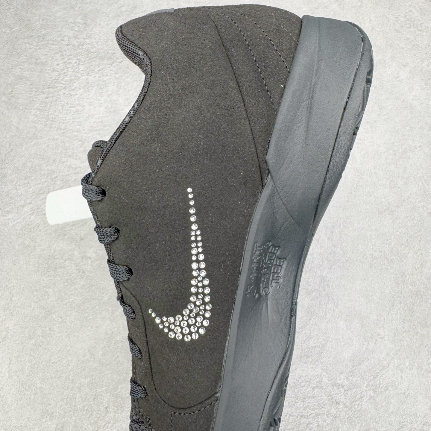 图片[7]-＃灭世/Max Swarovski/施华洛世奇 x NK Ja 2 Scratch EP 莫兰特二代柔软舒适防滑耐磨透气支撑轻便 低帮篮球鞋 联名黑色 IB3860-001 2024『压轴』后卫实战旗舰 圣枪腰王 重磅革新登场🌪 🔝历时5个月！全力打造 科比➕欧文系列 综合体 ！Pt实战体验天花板上限 再度提高🔝 ✅【顶配缓震】独家革新搭载 前掌5mm TURBO气垫 兼具贴地与缓震！（正品仅长方形小气垫）➕后掌大马蹄14mm厚 气垫 提高后掌缓震极限 （正品后掌无气垫） ✅【顶级抗扭】 搭载硬度65HC 发泡中底框架 ➕高强度中足抗扭片 革新升级 赛事级抗扭水平！独此一家 ✅【顶级支撑】鞋身侧向包裹 双层补强层 200斤以上选手 也可驾驭（正品仅一层）对比市场货品偷工减料 不可同日而语！ ✅气垫气压上脚即可感受！后掌鞋垫掀开可见气垫轮廓（谨防窜货） 鞋底止滑配方 无需磨合 原地起飞🛫 NK年度后卫旗舰 独家革新升级 『口碑源自专业 实力来源于专注』 真灭世纯原 切勿被市场仿冒吊牌挂羊头卖狗肉 尺码：39-46 正码正拍-选品中心