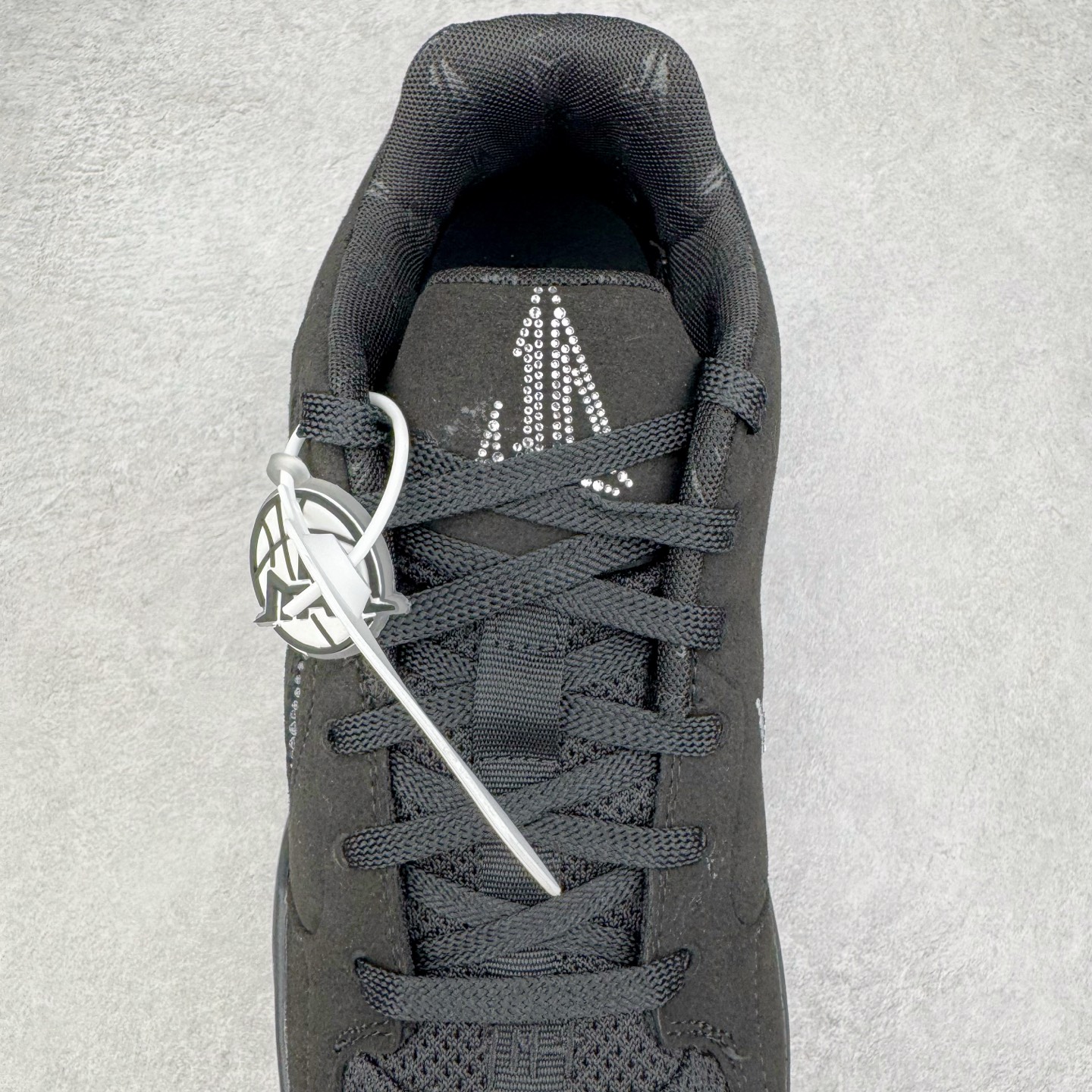 图片[5]-＃灭世/Max Swarovski/施华洛世奇 x NK Ja 2 Scratch EP 莫兰特二代柔软舒适防滑耐磨透气支撑轻便 低帮篮球鞋 联名黑色 IB3860-001 2024『压轴』后卫实战旗舰 圣枪腰王 重磅革新登场🌪 🔝历时5个月！全力打造 科比➕欧文系列 综合体 ！Pt实战体验天花板上限 再度提高🔝 ✅【顶配缓震】独家革新搭载 前掌5mm TURBO气垫 兼具贴地与缓震！（正品仅长方形小气垫）➕后掌大马蹄14mm厚 气垫 提高后掌缓震极限 （正品后掌无气垫） ✅【顶级抗扭】 搭载硬度65HC 发泡中底框架 ➕高强度中足抗扭片 革新升级 赛事级抗扭水平！独此一家 ✅【顶级支撑】鞋身侧向包裹 双层补强层 200斤以上选手 也可驾驭（正品仅一层）对比市场货品偷工减料 不可同日而语！ ✅气垫气压上脚即可感受！后掌鞋垫掀开可见气垫轮廓（谨防窜货） 鞋底止滑配方 无需磨合 原地起飞🛫 NK年度后卫旗舰 独家革新升级 『口碑源自专业 实力来源于专注』 真灭世纯原 切勿被市场仿冒吊牌挂羊头卖狗肉 尺码：39-46 正码正拍-选品中心