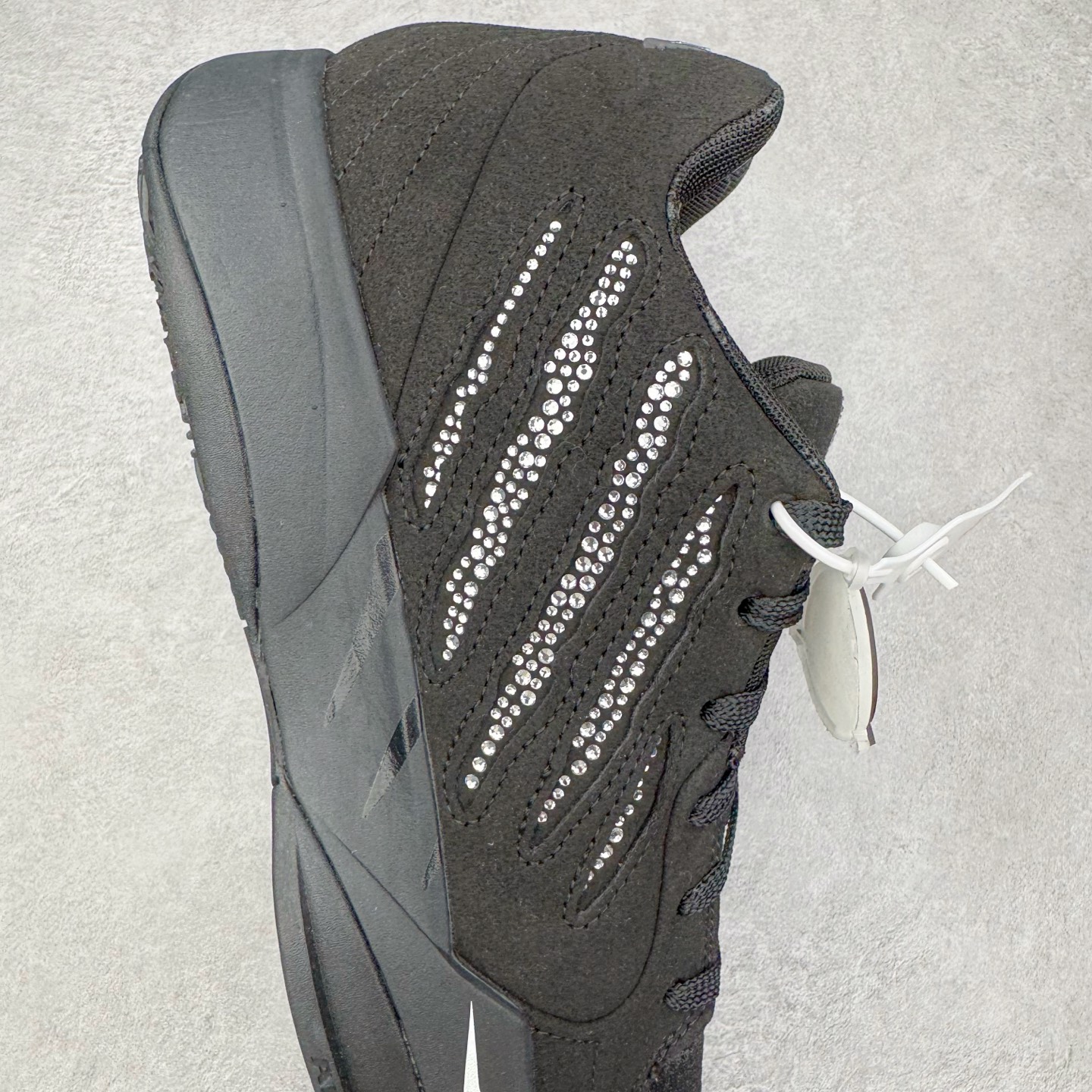 图片[6]-＃灭世/Max Swarovski/施华洛世奇 x NK Ja 2 Scratch EP 莫兰特二代柔软舒适防滑耐磨透气支撑轻便 低帮篮球鞋 联名黑色 IB3860-001 2024『压轴』后卫实战旗舰 圣枪腰王 重磅革新登场🌪 🔝历时5个月！全力打造 科比➕欧文系列 综合体 ！Pt实战体验天花板上限 再度提高🔝 ✅【顶配缓震】独家革新搭载 前掌5mm TURBO气垫 兼具贴地与缓震！（正品仅长方形小气垫）➕后掌大马蹄14mm厚 气垫 提高后掌缓震极限 （正品后掌无气垫） ✅【顶级抗扭】 搭载硬度65HC 发泡中底框架 ➕高强度中足抗扭片 革新升级 赛事级抗扭水平！独此一家 ✅【顶级支撑】鞋身侧向包裹 双层补强层 200斤以上选手 也可驾驭（正品仅一层）对比市场货品偷工减料 不可同日而语！ ✅气垫气压上脚即可感受！后掌鞋垫掀开可见气垫轮廓（谨防窜货） 鞋底止滑配方 无需磨合 原地起飞🛫 NK年度后卫旗舰 独家革新升级 『口碑源自专业 实力来源于专注』 真灭世纯原 切勿被市场仿冒吊牌挂羊头卖狗肉 尺码：39-46 正码正拍-选品中心