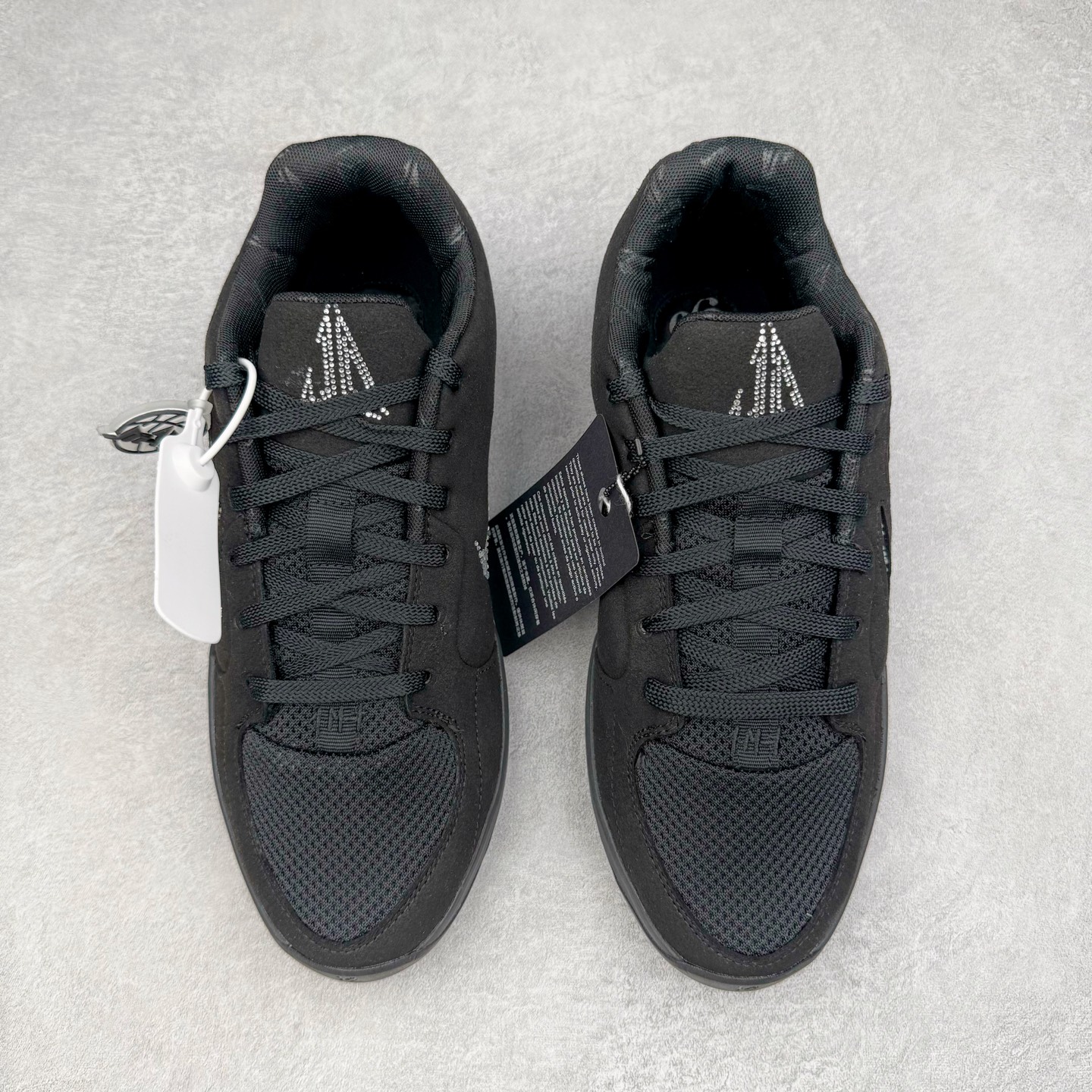 图片[2]-＃灭世/Max Swarovski/施华洛世奇 x NK Ja 2 Scratch EP 莫兰特二代柔软舒适防滑耐磨透气支撑轻便 低帮篮球鞋 联名黑色 IB3860-001 2024『压轴』后卫实战旗舰 圣枪腰王 重磅革新登场🌪 🔝历时5个月！全力打造 科比➕欧文系列 综合体 ！Pt实战体验天花板上限 再度提高🔝 ✅【顶配缓震】独家革新搭载 前掌5mm TURBO气垫 兼具贴地与缓震！（正品仅长方形小气垫）➕后掌大马蹄14mm厚 气垫 提高后掌缓震极限 （正品后掌无气垫） ✅【顶级抗扭】 搭载硬度65HC 发泡中底框架 ➕高强度中足抗扭片 革新升级 赛事级抗扭水平！独此一家 ✅【顶级支撑】鞋身侧向包裹 双层补强层 200斤以上选手 也可驾驭（正品仅一层）对比市场货品偷工减料 不可同日而语！ ✅气垫气压上脚即可感受！后掌鞋垫掀开可见气垫轮廓（谨防窜货） 鞋底止滑配方 无需磨合 原地起飞🛫 NK年度后卫旗舰 独家革新升级 『口碑源自专业 实力来源于专注』 真灭世纯原 切勿被市场仿冒吊牌挂羊头卖狗肉 尺码：39-46 正码正拍-选品中心