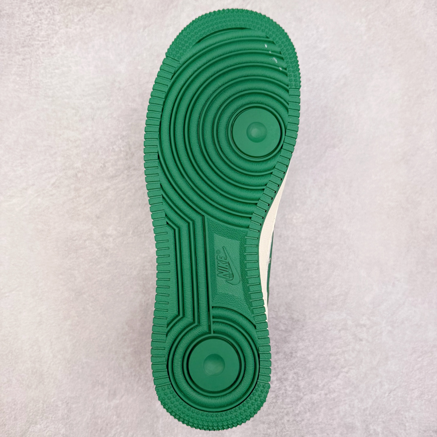 图片[9]-NK Air Force 1´07 Low 空军一号低帮百搭休闲运动板鞋 ZH2598-321 柔软、弹性十足的缓震性能和出色的中底设计 横跨复古与现代的外型结合 造就出风靡全球 三十多年的Force 1 直到今天还深受青睐 实拍调校N版已经零色差零失真 百分百还原实物色彩所见即所得 不存在货不对板色差等低级问题 选购参考实物拍摄 不混卖不参货 只用心做好货严格选品 承诺混一赔十 尺码：36 36.5 37.5 38 38.5 39 40 40.5 41 42 42.5 43 44 44.5 45-选品中心