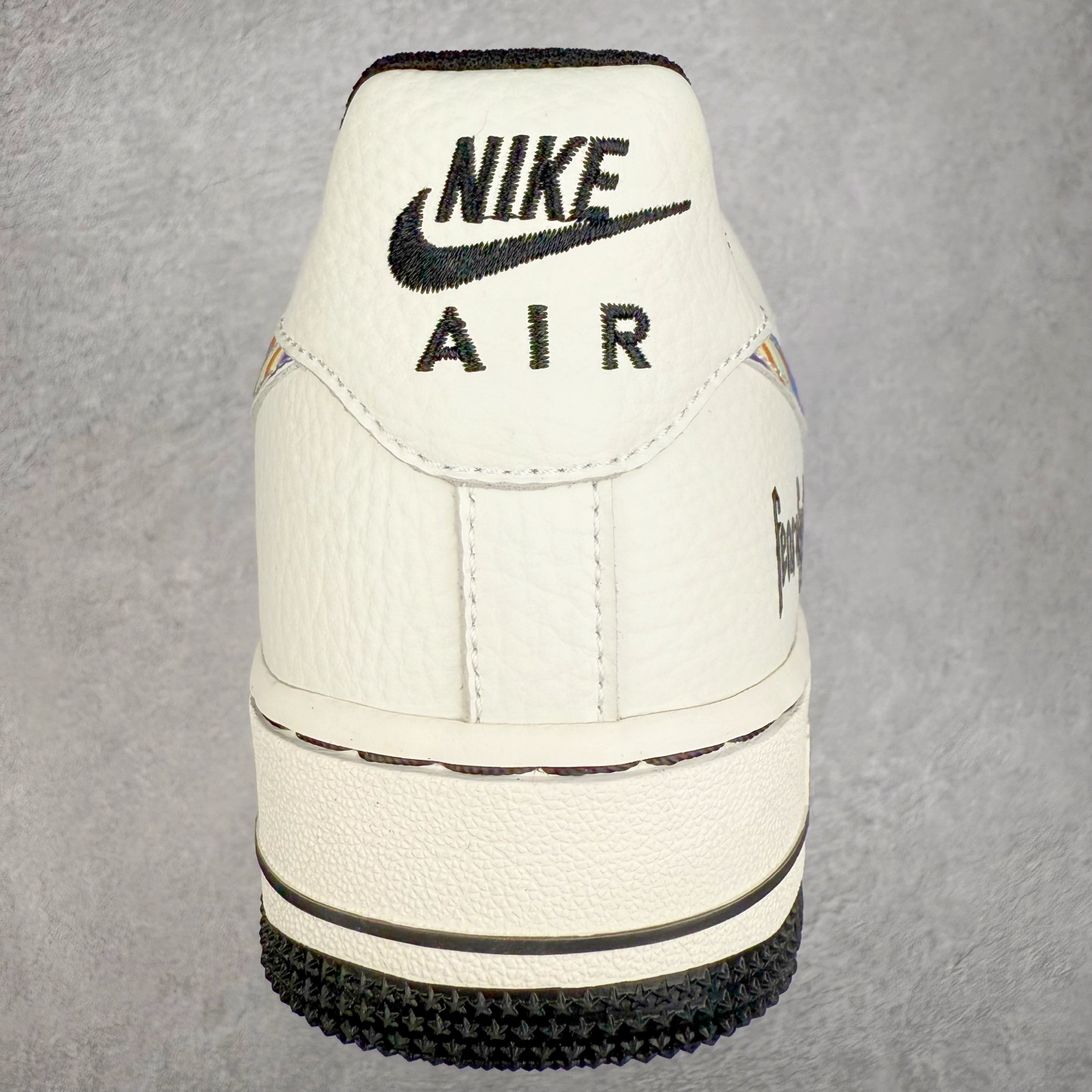 图片[8]-NK Air Force 1´07 Low 空军一号低帮百搭休闲运动板鞋 LW9279-011 柔软、弹性十足的缓震性能和出色的中底设计 横跨复古与现代的外型结合 造就出风靡全球 三十多年的Force 1 直到今天还深受青睐 实拍调校N版已经零色差零失真 百分百还原实物色彩所见即所得 不存在货不对板色差等低级问题 选购参考实物拍摄 不混卖不参货 只用心做好货严格选品 承诺混一赔十 尺码：36 36.5 37.5 38 38.5 39 40 40.5 41 42 42.5 43 44 44.5 45-选品中心