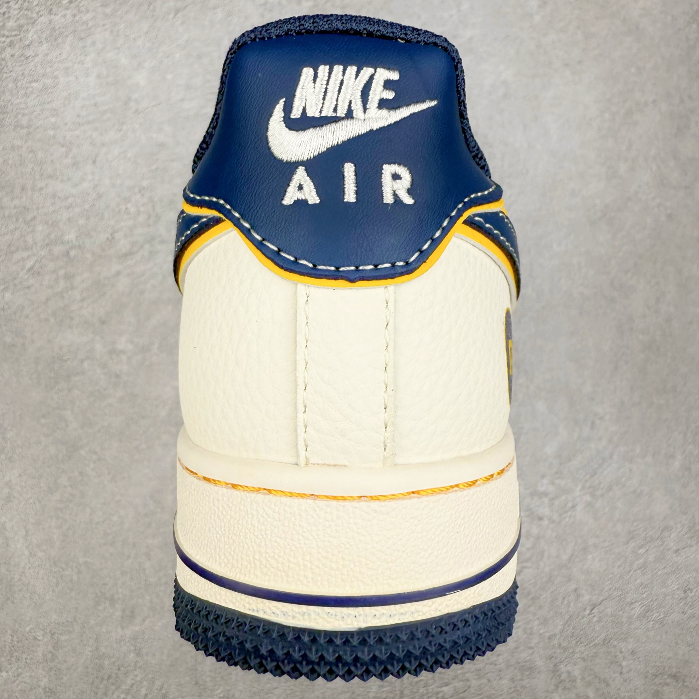 图片[8]-NK Air Force 1´07 Low 空军一号低帮百搭休闲运动板鞋 XX3168-213 柔软、弹性十足的缓震性能和出色的中底设计 横跨复古与现代的外型结合 造就出风靡全球 三十多年的Force 1 直到今天还深受青睐 实拍调校N版已经零色差零失真 百分百还原实物色彩所见即所得 不存在货不对板色差等低级问题 选购参考实物拍摄 不混卖不参货 只用心做好货严格选品 承诺混一赔十 尺码：36 36.5 37.5 38 38.5 39 40 40.5 41 42 42.5 43 44 44.5 45-选品中心