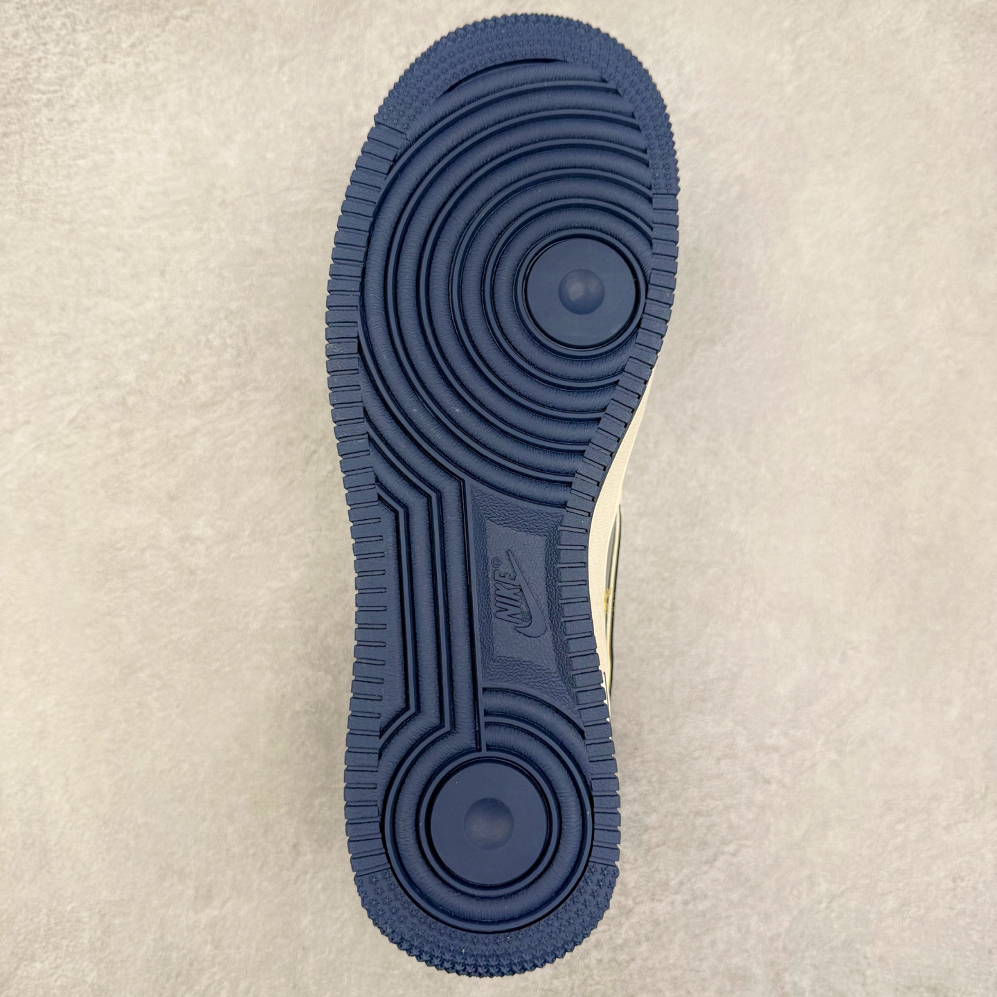 图片[9]-NK Air Force 1´07 Low 空军一号低帮百搭休闲运动板鞋 XX3168-213 柔软、弹性十足的缓震性能和出色的中底设计 横跨复古与现代的外型结合 造就出风靡全球 三十多年的Force 1 直到今天还深受青睐 实拍调校N版已经零色差零失真 百分百还原实物色彩所见即所得 不存在货不对板色差等低级问题 选购参考实物拍摄 不混卖不参货 只用心做好货严格选品 承诺混一赔十 尺码：36 36.5 37.5 38 38.5 39 40 40.5 41 42 42.5 43 44 44.5 45-选品中心