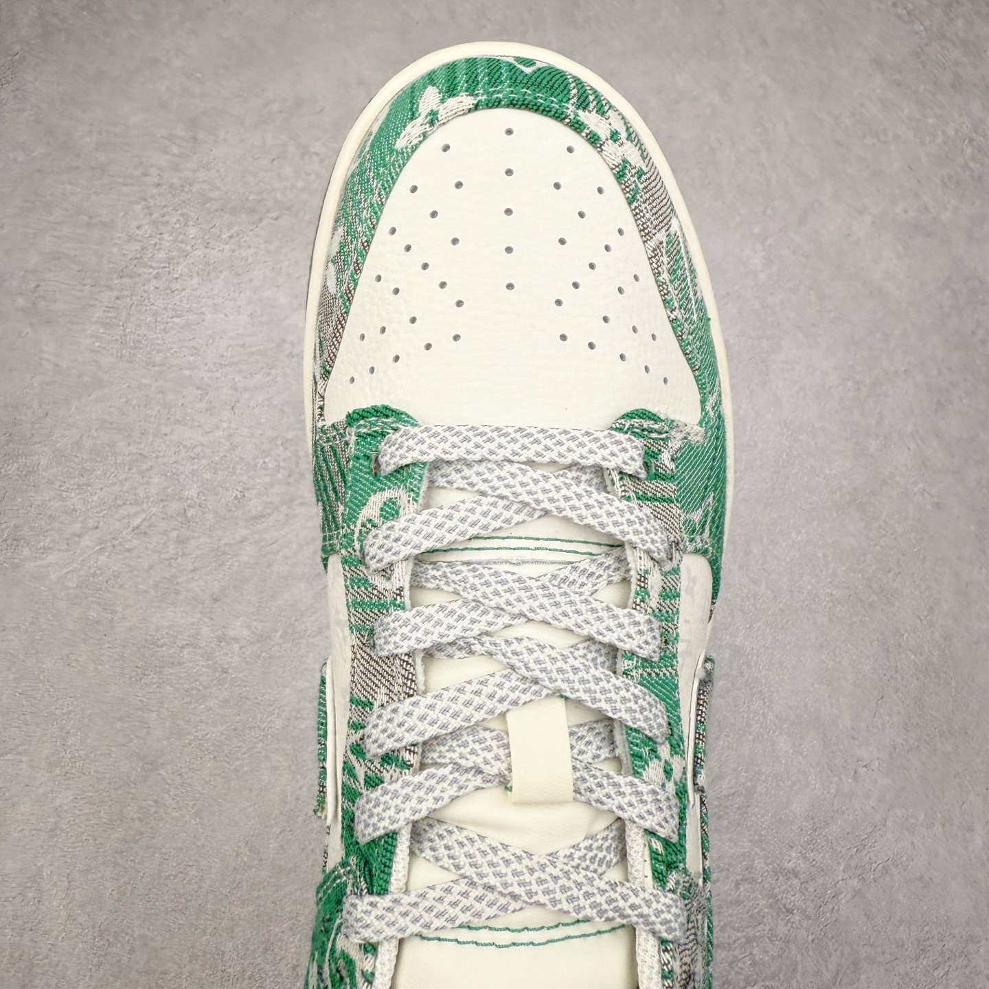 图片[4]-NK Dunk Low 定制配色 SC9772-811 大厂出品 极力推荐 原装头层材料 独家版型蒸餾加工帶來的是更好的视觉和脚感体验大厂纯原品质出货 清洁度 电绣工艺 皮料切割干净无任何毛边 细节完美 实拍调校N版已经零色差零失真 百分百还原实物色彩所见即所得 不存在货不对板色差等低级问题 选购参考实物拍摄 不混卖不参货 只用心做好货严格选品 承诺混一赔十 尺码：36 36.5 37.5 38 38.5 39 40 40.5 41 42 42.5 43 44 44.5 45-选品中心