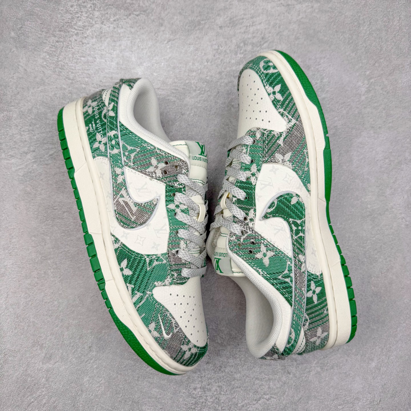 图片[3]-NK Dunk Low 定制配色 SC9772-811 大厂出品 极力推荐 原装头层材料 独家版型蒸餾加工帶來的是更好的视觉和脚感体验大厂纯原品质出货 清洁度 电绣工艺 皮料切割干净无任何毛边 细节完美 实拍调校N版已经零色差零失真 百分百还原实物色彩所见即所得 不存在货不对板色差等低级问题 选购参考实物拍摄 不混卖不参货 只用心做好货严格选品 承诺混一赔十 尺码：36 36.5 37.5 38 38.5 39 40 40.5 41 42 42.5 43 44 44.5 45-选品中心