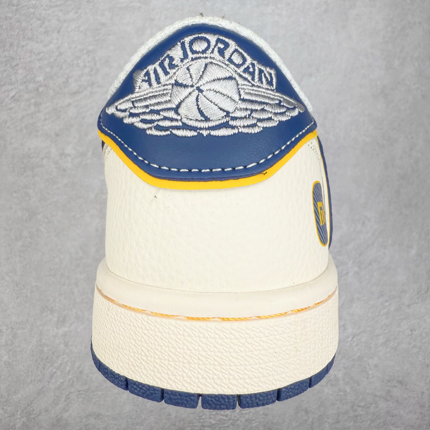 图片[8]-TS x Air Jordan AJ1 Low 倒钩低帮联名定制配色 XX3168-212 原厂内置气垫魔块 A模大底 头层小牛皮 鞋舌AJ原厂专用牛津布+AJ专用反口珍珠布+原厂无杂质高弹内里海棉+特殊封边弹力鞋带 实拍调校N版已经零色差零失真 百分百还原实物色彩所见即所得 不存在货不对板色差等低级问题 选购参考实物拍摄 不混卖不参货 只用心做好货严格选品 承诺混一赔十 尺码：36 36.5 37.5 38 38.5 39 40 40.5 41 42 42.5 43 44 44.5 45-选品中心