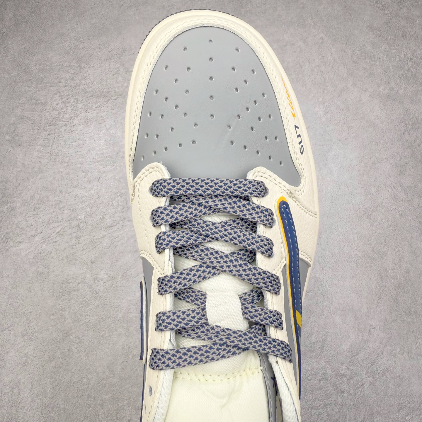 图片[4]-TS x Air Jordan AJ1 Low 倒钩低帮联名定制配色 XX3168-212 原厂内置气垫魔块 A模大底 头层小牛皮 鞋舌AJ原厂专用牛津布+AJ专用反口珍珠布+原厂无杂质高弹内里海棉+特殊封边弹力鞋带 实拍调校N版已经零色差零失真 百分百还原实物色彩所见即所得 不存在货不对板色差等低级问题 选购参考实物拍摄 不混卖不参货 只用心做好货严格选品 承诺混一赔十 尺码：36 36.5 37.5 38 38.5 39 40 40.5 41 42 42.5 43 44 44.5 45-选品中心