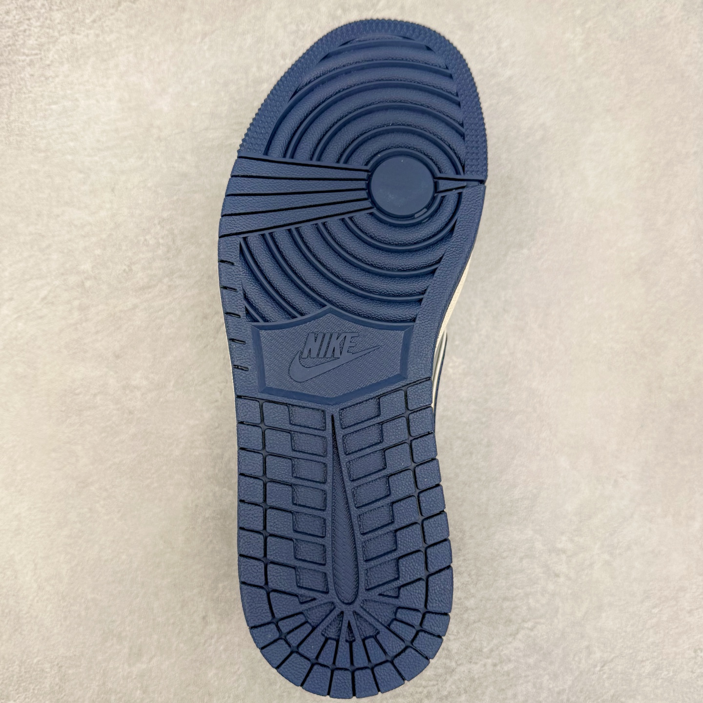 图片[9]-TS x Air Jordan AJ1 Low 倒钩低帮联名定制配色 XX3168-212 原厂内置气垫魔块 A模大底 头层小牛皮 鞋舌AJ原厂专用牛津布+AJ专用反口珍珠布+原厂无杂质高弹内里海棉+特殊封边弹力鞋带 实拍调校N版已经零色差零失真 百分百还原实物色彩所见即所得 不存在货不对板色差等低级问题 选购参考实物拍摄 不混卖不参货 只用心做好货严格选品 承诺混一赔十 尺码：36 36.5 37.5 38 38.5 39 40 40.5 41 42 42.5 43 44 44.5 45-选品中心