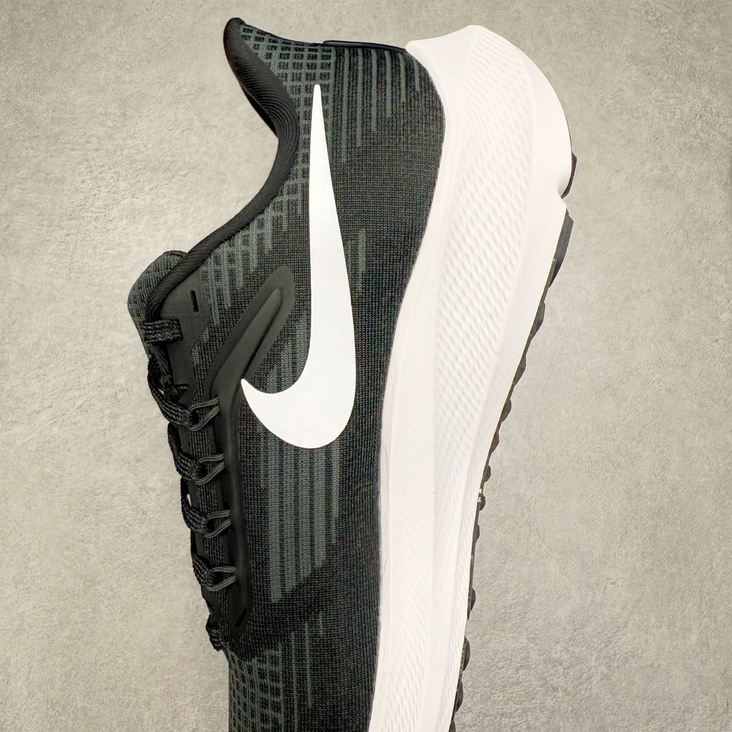 图片[7]-＃TG纯原 NK Pegasus 39 飞马39舒适低帮马拉松跑步鞋 黑白 DH4071-001 泰光Zp特供批次 市面唯一支持实战的跑鞋 原档案数据原厂网纱 正确高频花纹 前后掌内置Zoom Air气垫 原装MD大底 脚感完美还原 原盒原配 QC检验、钢印 俱全 原底科技 同步原版 脚感堪比Boost 实拍调校N版已经零色差零失真 百分百还原实物色彩所见即所得 不存在货不对板色差等低级问题 选购参考实物拍摄 不混卖不参货 只用心做好货严格选品 承诺混一赔十 尺码：36 36.5 37.5 38 38.5 39 40 40.5 41 42 42.5 43 44 44.5 45-选品中心