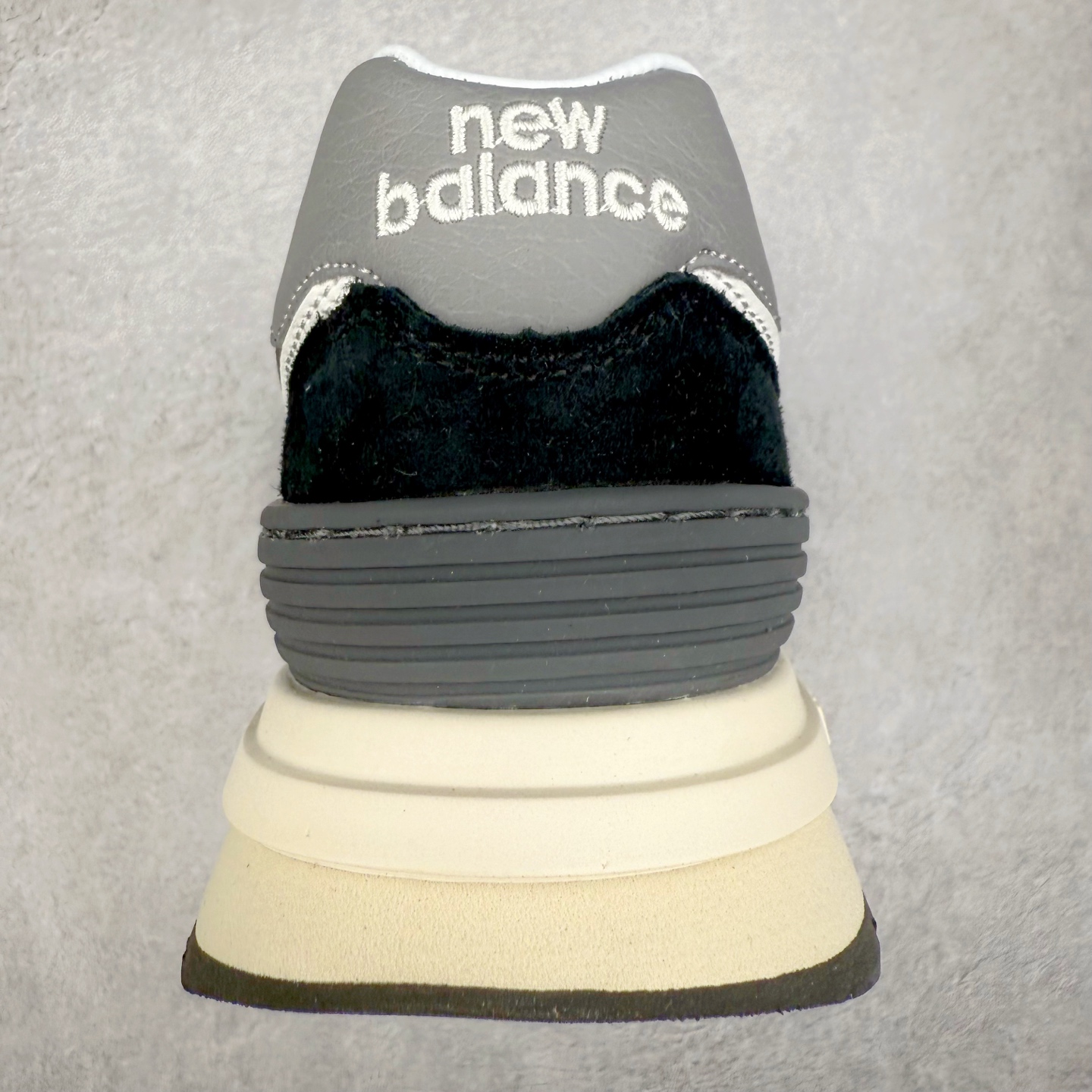 图片[8]-NB新百伦New Balance U574升级版系列低帮复古休闲运动慢跑鞋 新版NB574，妥妥美产既视感有木有。相较传统574，新版鞋跟及鞋面设计自带9系美产既视感！鞋面、内衬质感以及穿着体验更加！鞋型更流畅和饱满,鞋底增添了风格的多样化!底部升级橡胶颗粒大底,更防滑耐磨,上脚后感觉柔软且舒适。尺码：36 36.5 37.5 38 38.5 39.5 40 40.5 41.5 42 42.5 43 44 45-选品中心