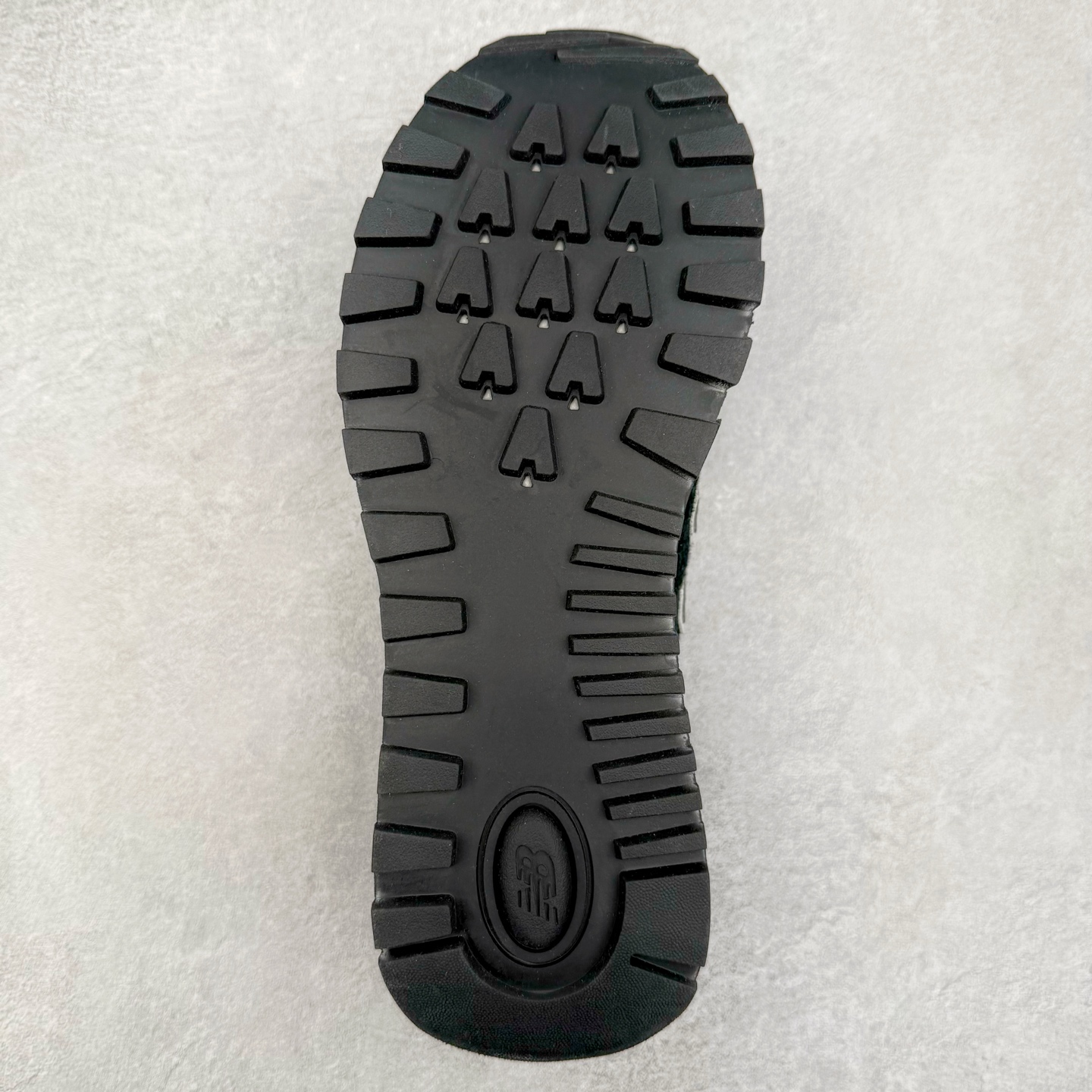 图片[9]-NB新百伦New Balance U574升级版系列低帮复古休闲运动慢跑鞋 新版NB574，妥妥美产既视感有木有。相较传统574，新版鞋跟及鞋面设计自带9系美产既视感！鞋面、内衬质感以及穿着体验更加！鞋型更流畅和饱满,鞋底增添了风格的多样化!底部升级橡胶颗粒大底,更防滑耐磨,上脚后感觉柔软且舒适。尺码：36 36.5 37.5 38 38.5 39.5 40 40.5 41.5 42 42.5 43 44 45-选品中心