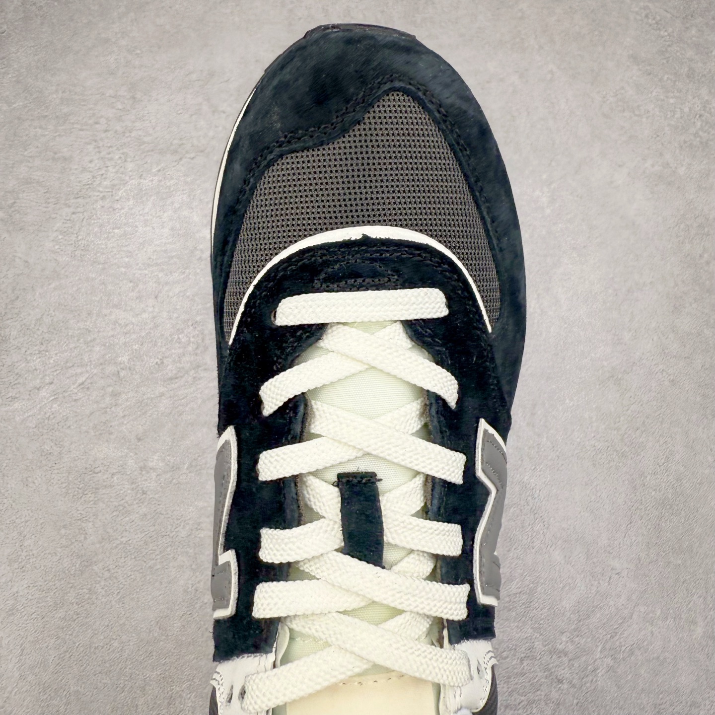 图片[4]-NB新百伦New Balance U574升级版系列低帮复古休闲运动慢跑鞋 新版NB574，妥妥美产既视感有木有。相较传统574，新版鞋跟及鞋面设计自带9系美产既视感！鞋面、内衬质感以及穿着体验更加！鞋型更流畅和饱满,鞋底增添了风格的多样化!底部升级橡胶颗粒大底,更防滑耐磨,上脚后感觉柔软且舒适。尺码：36 36.5 37.5 38 38.5 39.5 40 40.5 41.5 42 42.5 43 44 45-选品中心