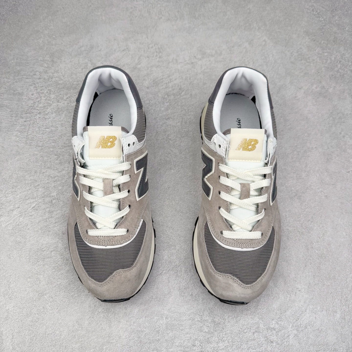 图片[2]-NB新百伦New Balance U574升级版系列低帮复古休闲运动慢跑鞋 新版NB574，妥妥美产既视感有木有。相较传统574，新版鞋跟及鞋面设计自带9系美产既视感！鞋面、内衬质感以及穿着体验更加！鞋型更流畅和饱满,鞋底增添了风格的多样化!底部升级橡胶颗粒大底,更防滑耐磨,上脚后感觉柔软且舒适。尺码：36 36.5 37.5 38 38.5 39.5 40 40.5 41.5 42 42.5 43 44 45-选品中心