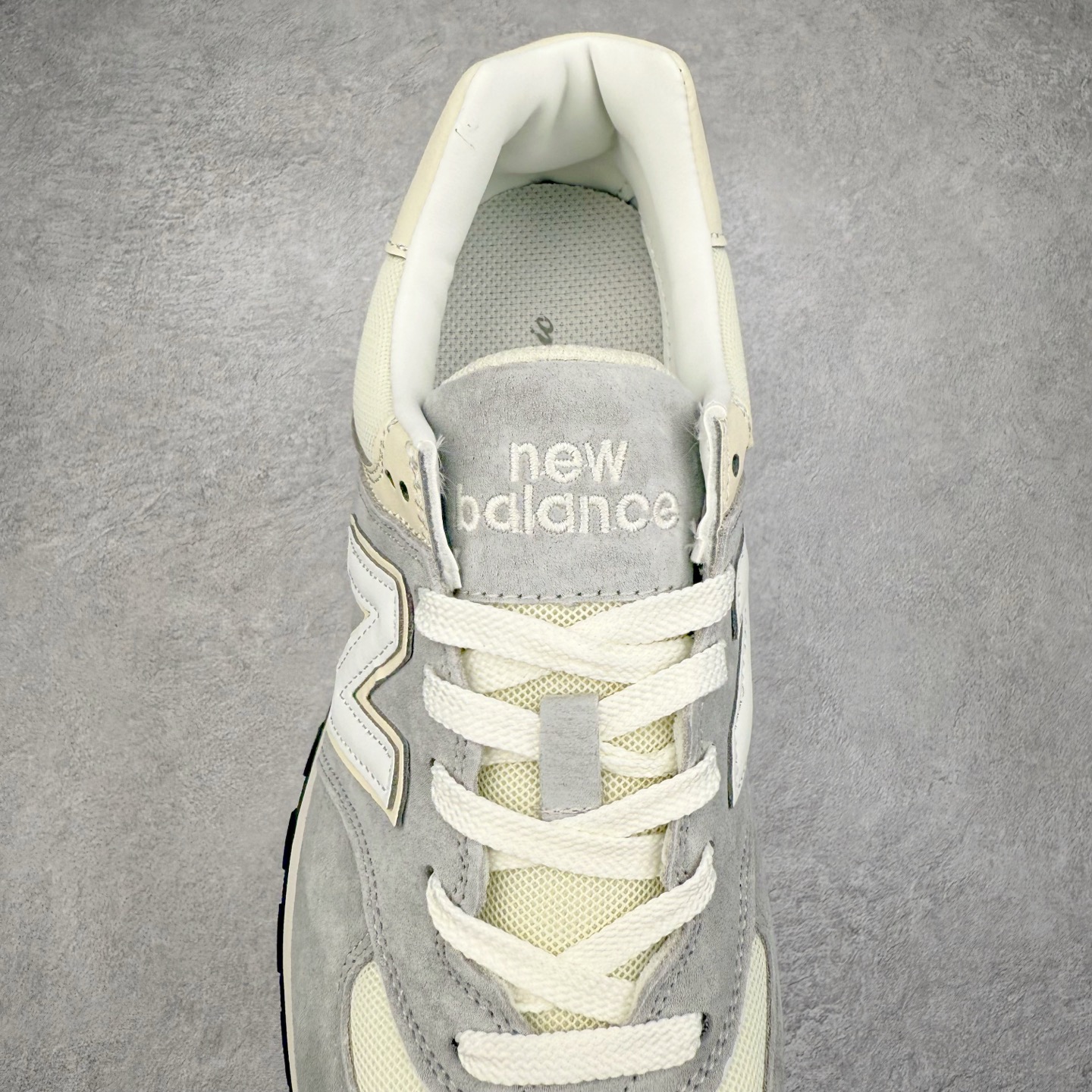 图片[5]-NB新百伦New Balance U574升级版系列低帮复古休闲运动慢跑鞋 新版NB574，妥妥美产既视感有木有。相较传统574，新版鞋跟及鞋面设计自带9系美产既视感！鞋面、内衬质感以及穿着体验更加！鞋型更流畅和饱满,鞋底增添了风格的多样化!底部升级橡胶颗粒大底,更防滑耐磨,上脚后感觉柔软且舒适。尺码：36 36.5 37.5 38 38.5 39.5 40 40.5 41.5 42 42.5 43 44 45-选品中心