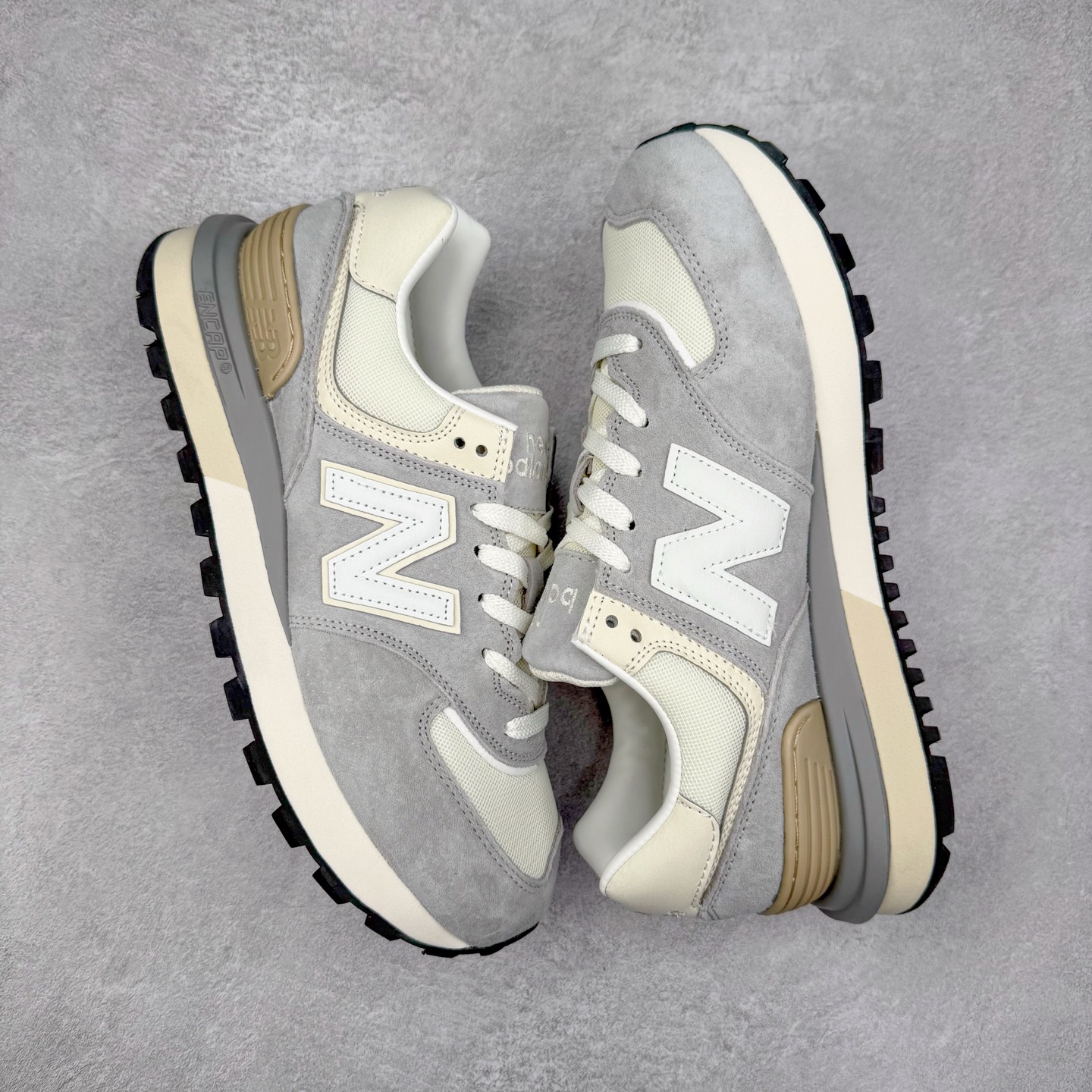 图片[3]-NB新百伦New Balance U574升级版系列低帮复古休闲运动慢跑鞋 新版NB574，妥妥美产既视感有木有。相较传统574，新版鞋跟及鞋面设计自带9系美产既视感！鞋面、内衬质感以及穿着体验更加！鞋型更流畅和饱满,鞋底增添了风格的多样化!底部升级橡胶颗粒大底,更防滑耐磨,上脚后感觉柔软且舒适。尺码：36 36.5 37.5 38 38.5 39.5 40 40.5 41.5 42 42.5 43 44 45-选品中心