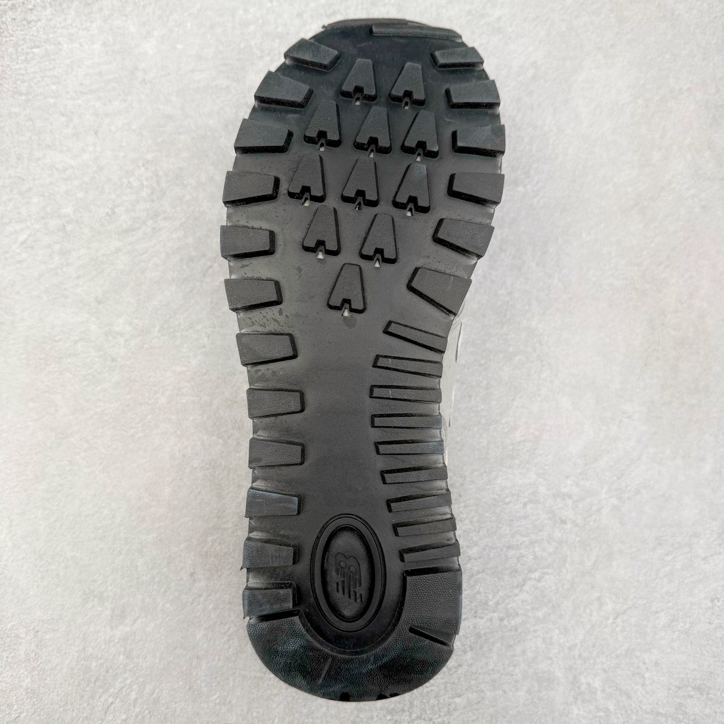 图片[9]-NB新百伦New Balance U574升级版系列低帮复古休闲运动慢跑鞋 新版NB574，妥妥美产既视感有木有。相较传统574，新版鞋跟及鞋面设计自带9系美产既视感！鞋面、内衬质感以及穿着体验更加！鞋型更流畅和饱满,鞋底增添了风格的多样化!底部升级橡胶颗粒大底,更防滑耐磨,上脚后感觉柔软且舒适。尺码：36 36.5 37.5 38 38.5 39.5 40 40.5 41.5 42 42.5 43 44 45-选品中心