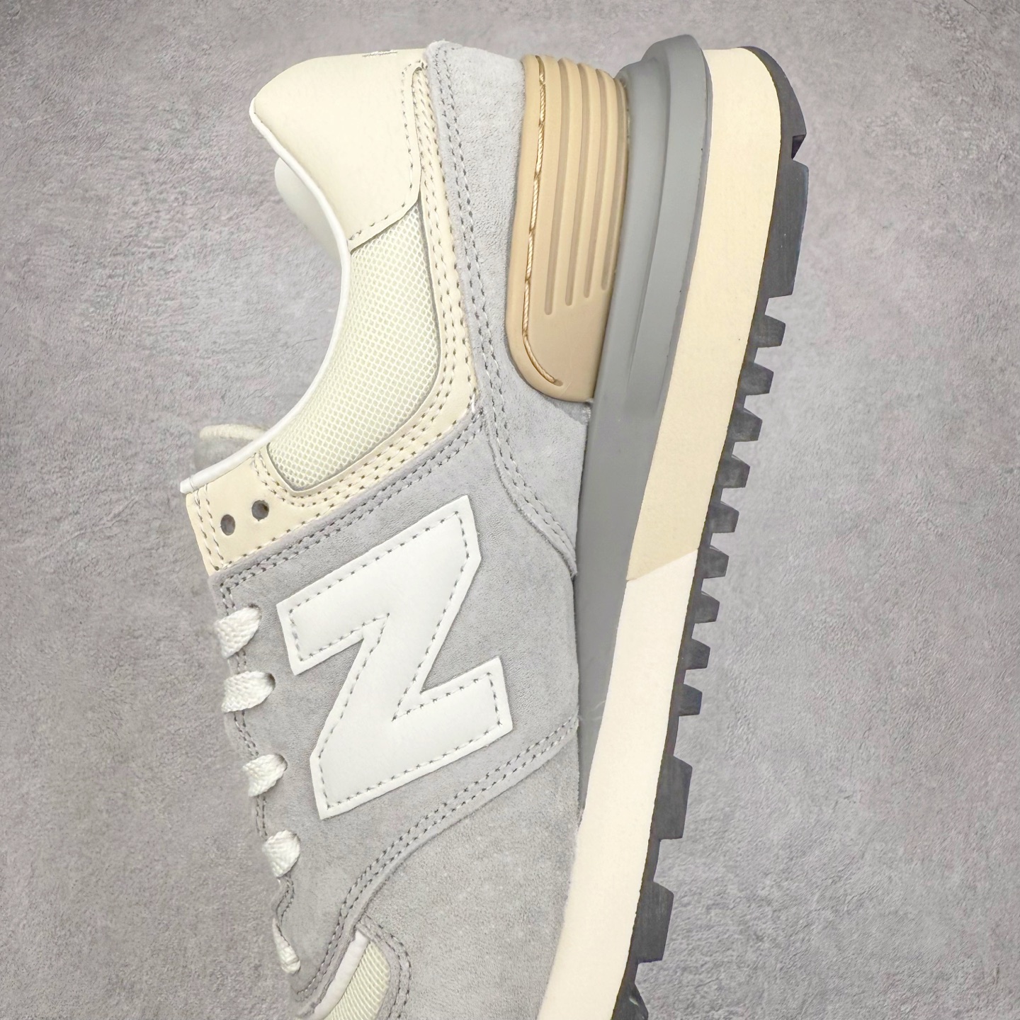 图片[7]-NB新百伦New Balance U574升级版系列低帮复古休闲运动慢跑鞋 新版NB574，妥妥美产既视感有木有。相较传统574，新版鞋跟及鞋面设计自带9系美产既视感！鞋面、内衬质感以及穿着体验更加！鞋型更流畅和饱满,鞋底增添了风格的多样化!底部升级橡胶颗粒大底,更防滑耐磨,上脚后感觉柔软且舒适。尺码：36 36.5 37.5 38 38.5 39.5 40 40.5 41.5 42 42.5 43 44 45-选品中心